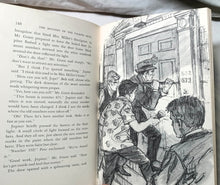 Load image into Gallery viewer, Alfred Hitchcock And The Three Investigators The Mystery Of The Talking Skull - TulipStuff