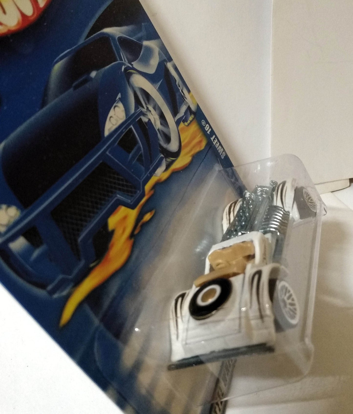 Hot Wheels 2002 Collector #129 Sweet 16 Convertible Roadster - TulipStuff