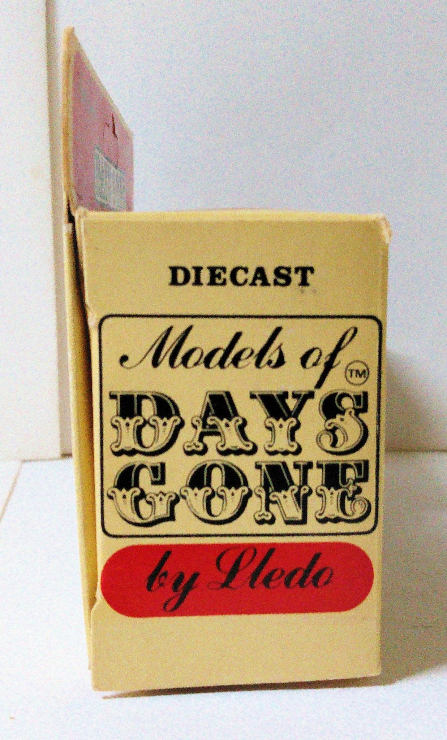 Lledo DG6 Charrington of London Pubs 1920 Ford Model T Van England - TulipStuff