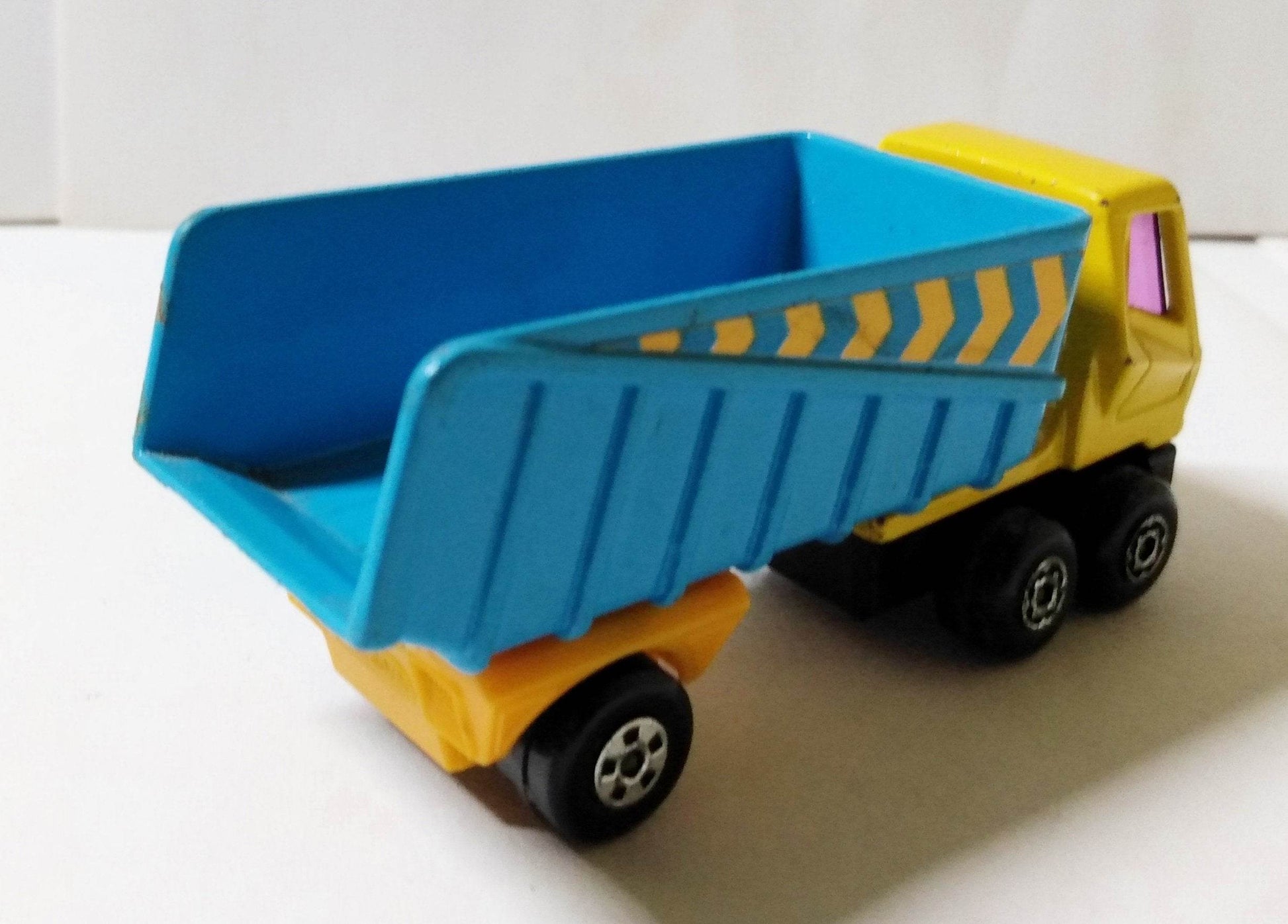 Lesney Matchbox 50 Articulated Truck Superfast England 1973 - TulipStuff