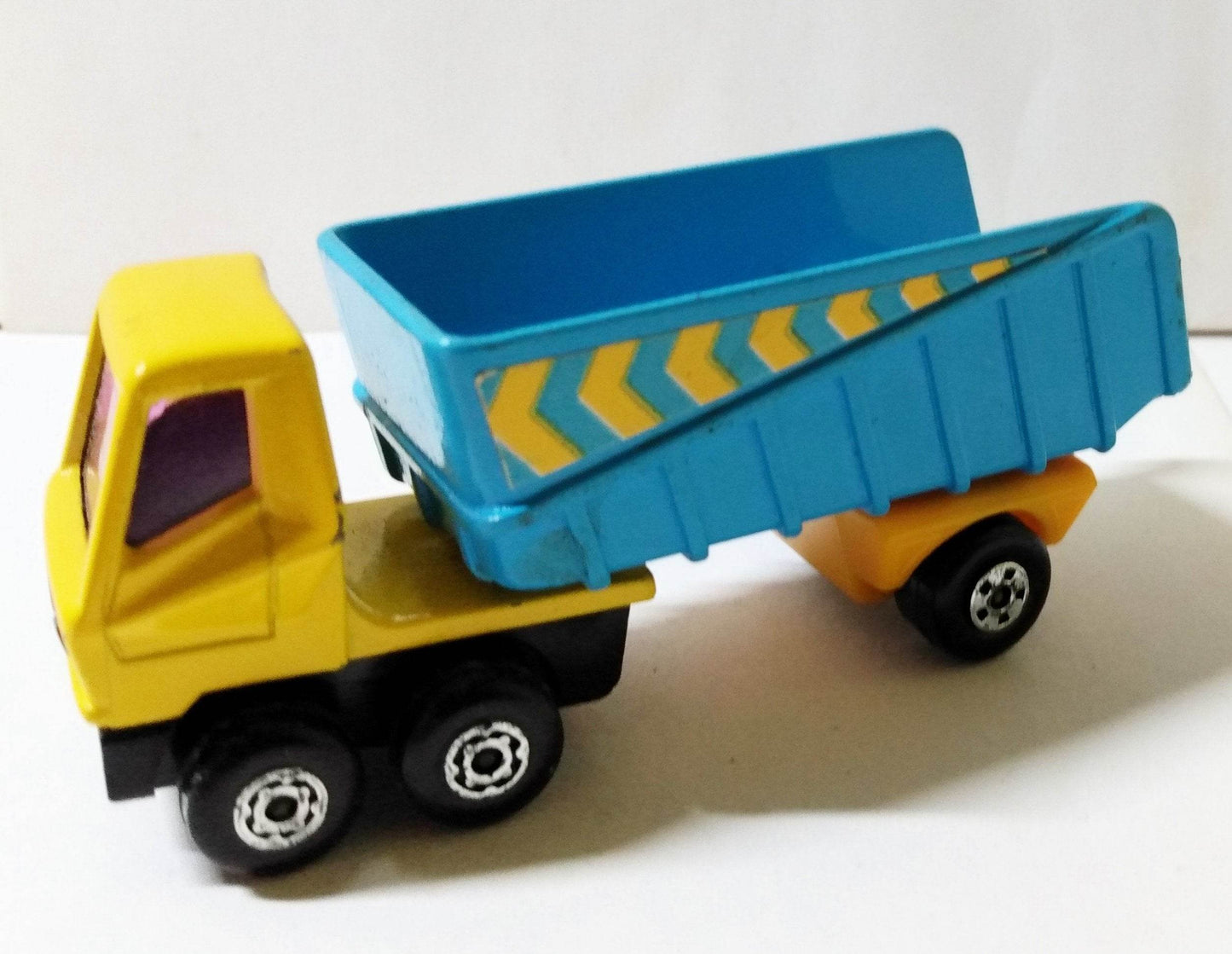 Lesney Matchbox 50 Articulated Truck Superfast England 1973 - TulipStuff