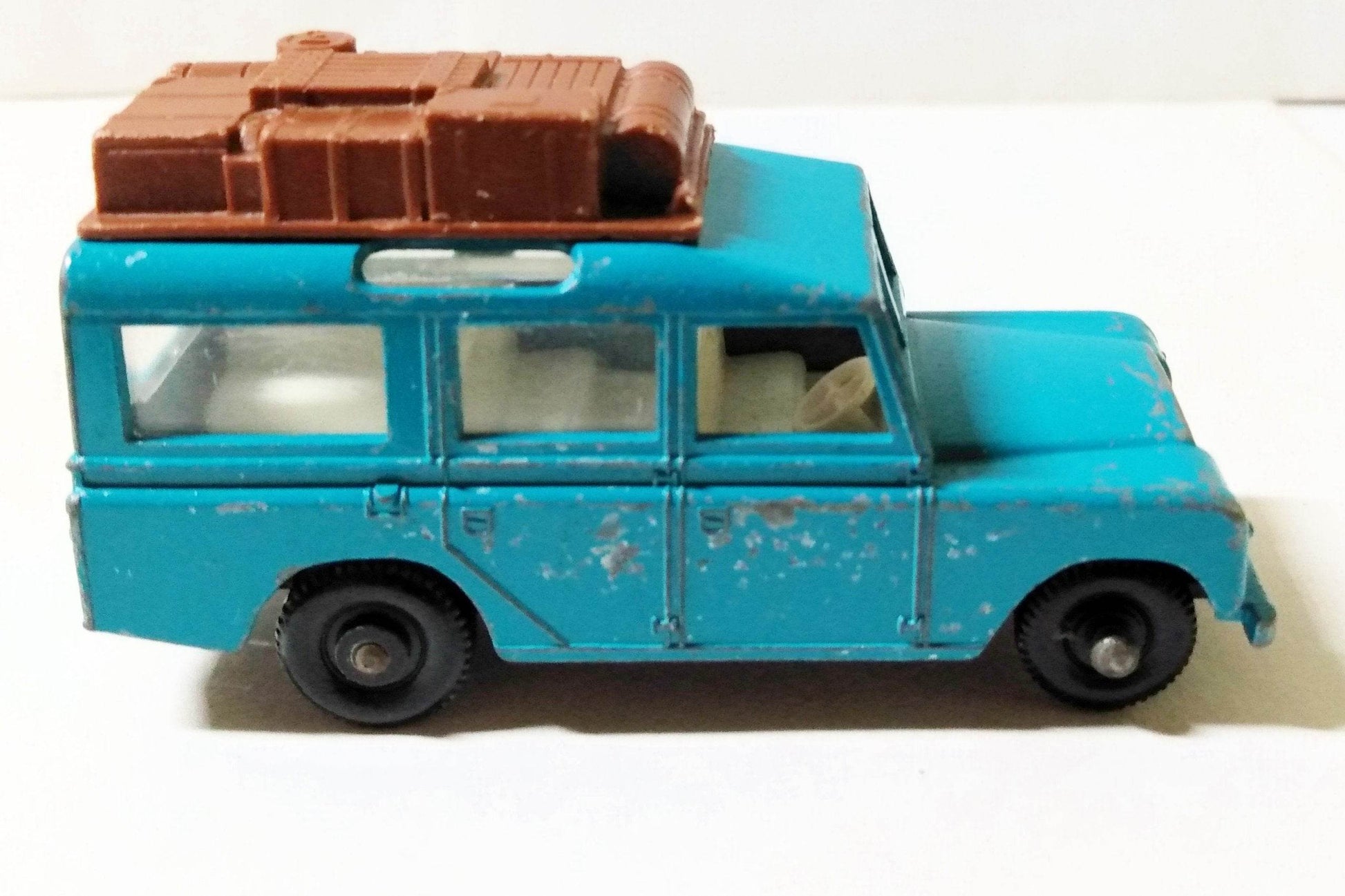 Lesney Matchbox No 12 Land Rover Diecast Car Made In England 1967 - TulipStuff