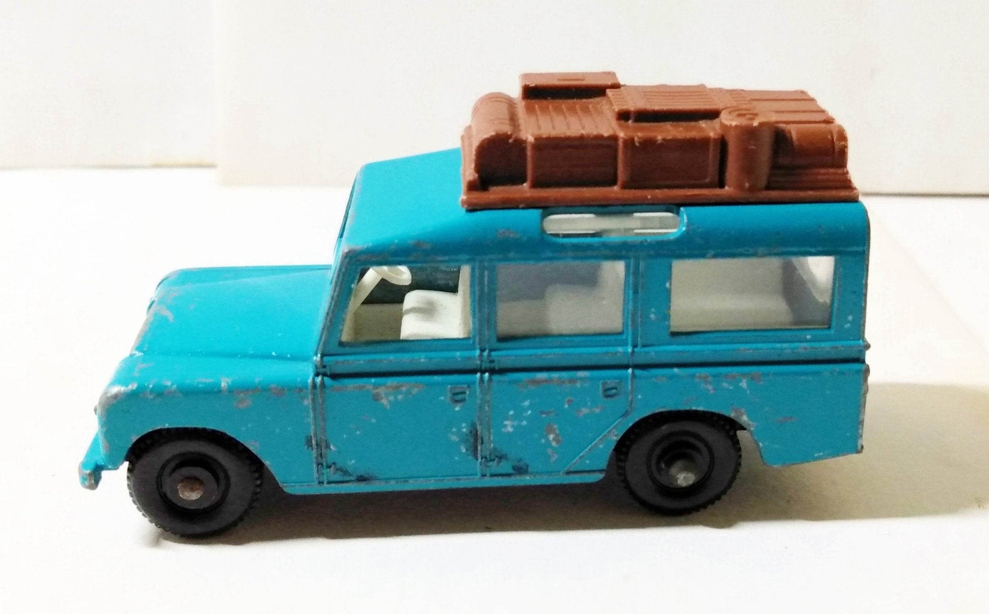 Lesney Matchbox No 12 Land Rover Diecast Car Made In England 1967 - TulipStuff