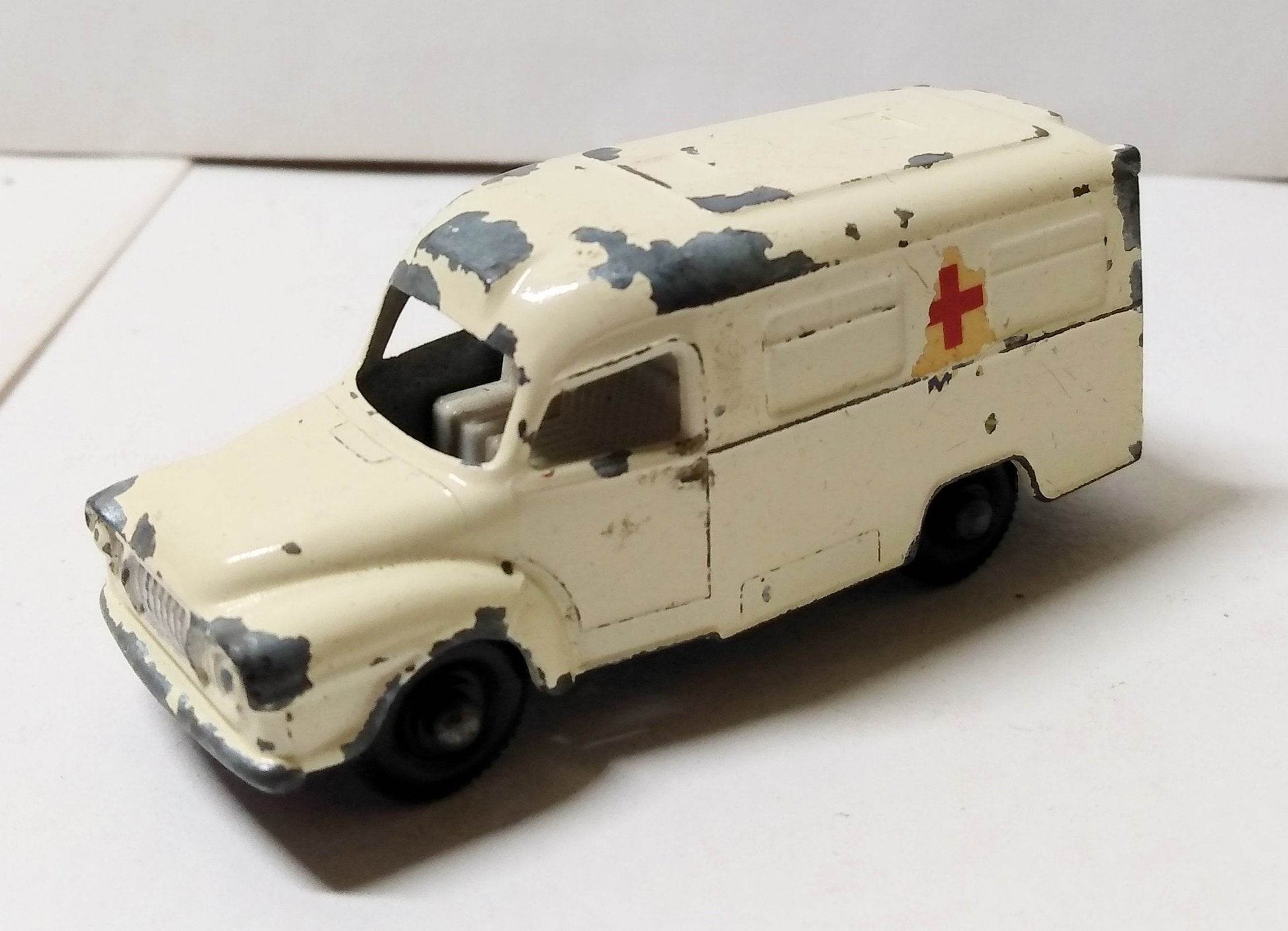 Lesney Matchbox 14 Bedford Lomas Ambulance 1962 England - TulipStuff