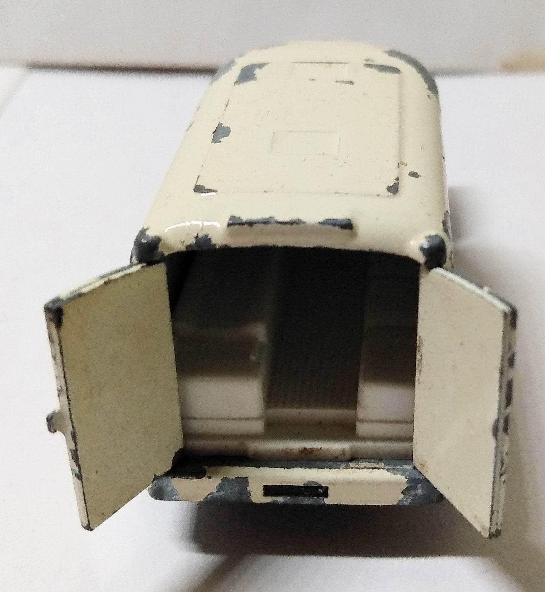 Lesney Matchbox 14 Bedford Lomas Ambulance 1962 England - TulipStuff