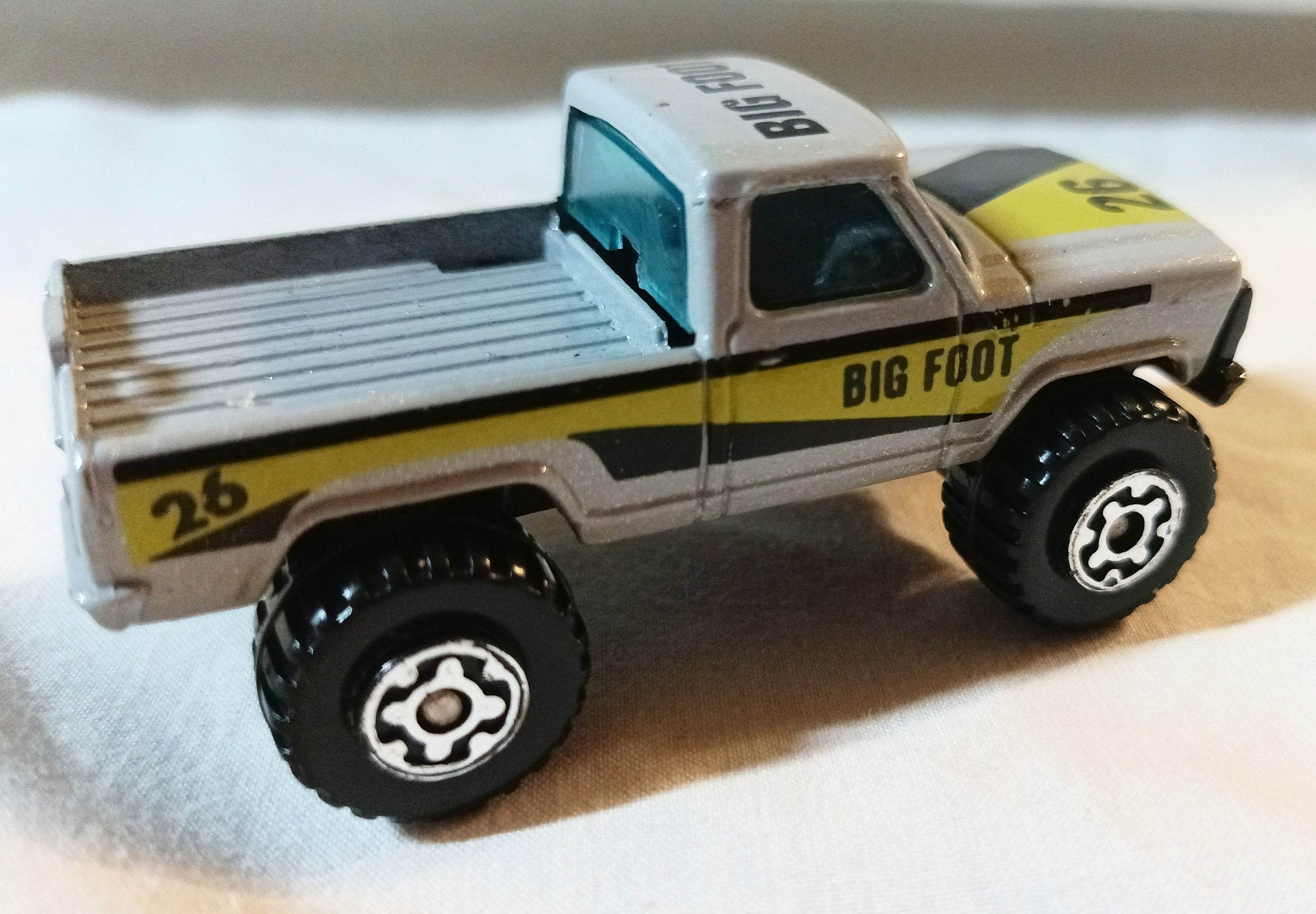 Matchbox #22 4x4 Mini Pick-up Truck Camper Macau 1983 - TulipStuff