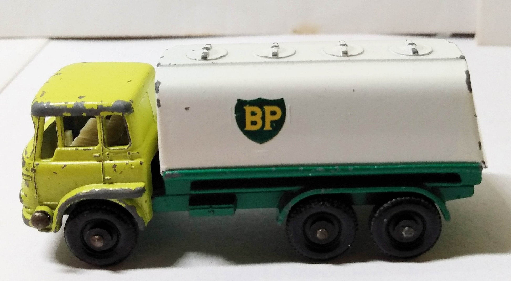 Lesney Matchbox 25 BP Bedford Petrol Tanker 1964 England - TulipStuff