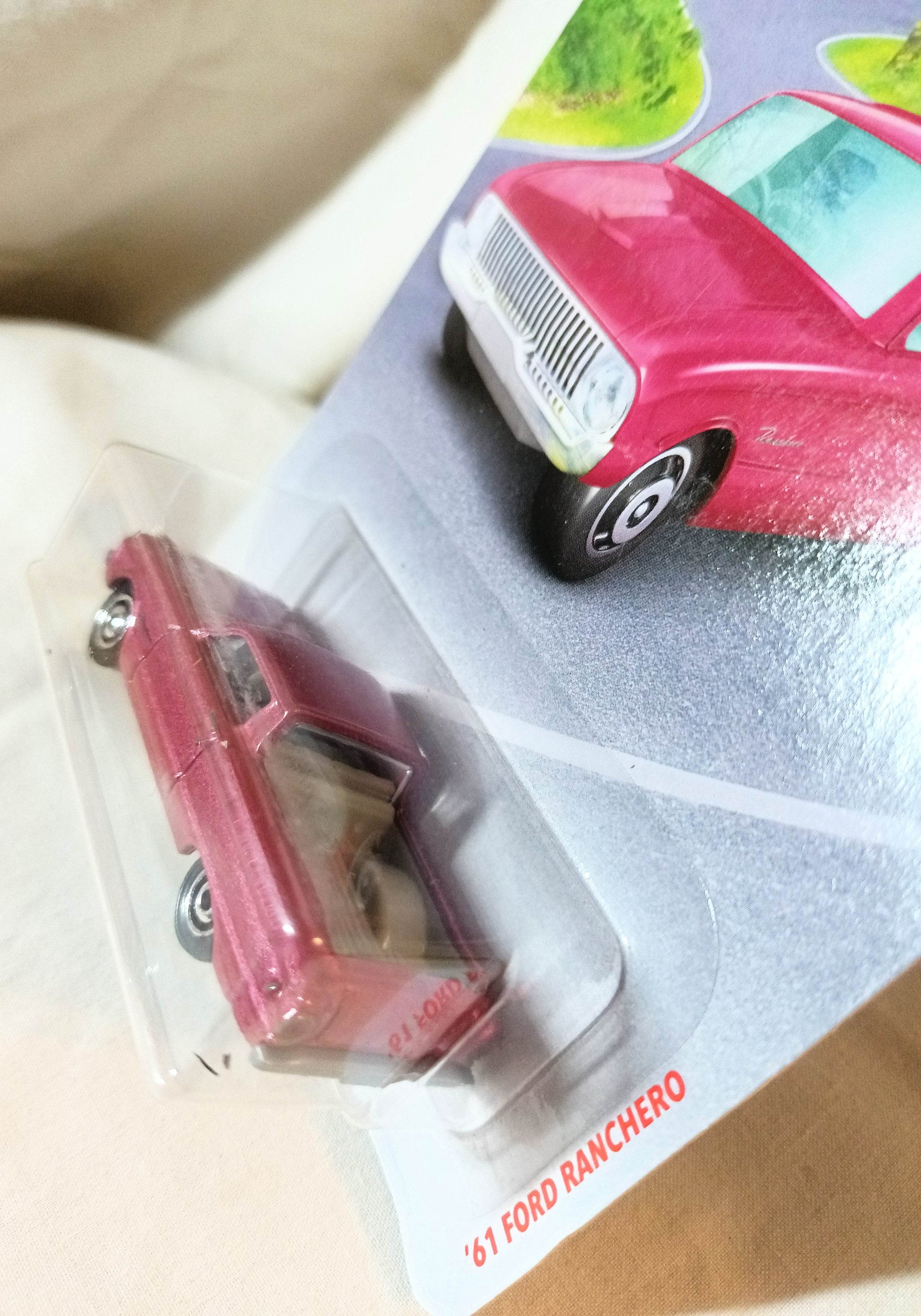 Matchbox #30 1961 Ford Falcon Ranchero MBX Road Trip 2018 - TulipStuff