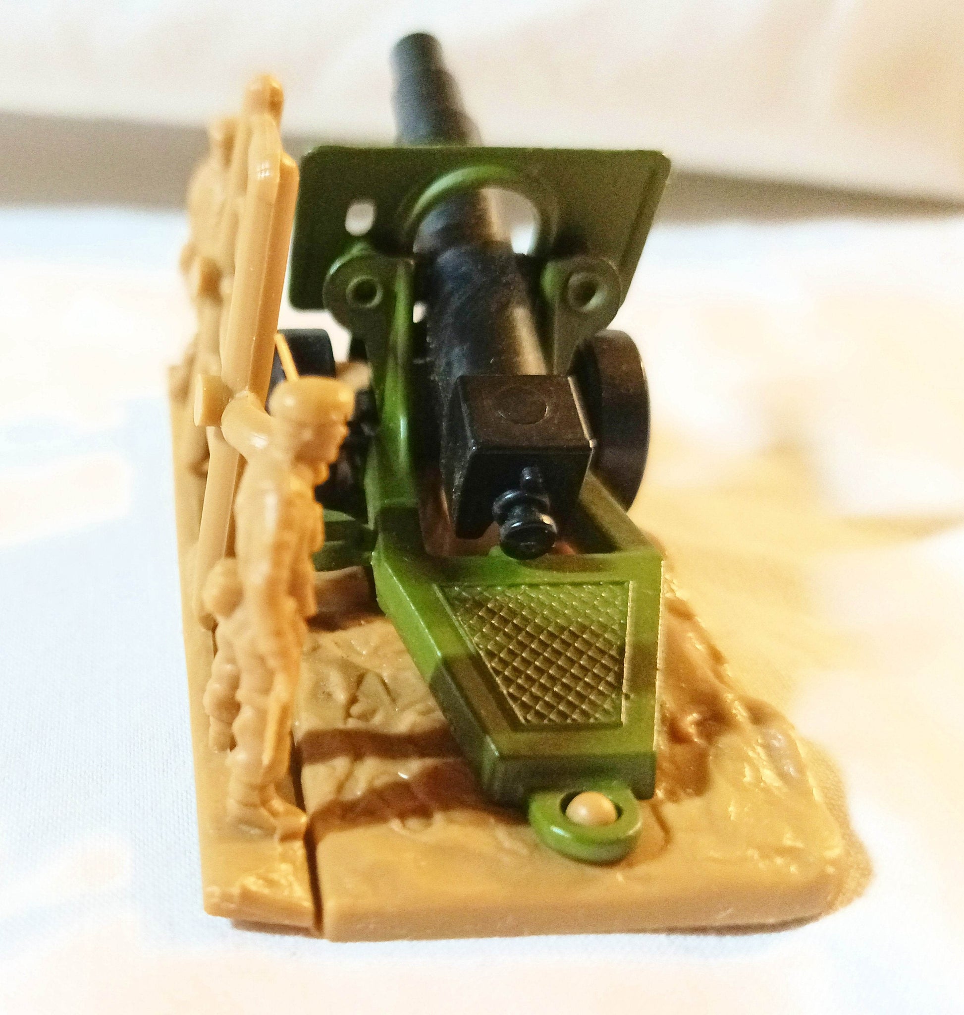 Lesney Matchbox 32 Field Gun w/Soldiers Diorama England 1978 - TulipStuff