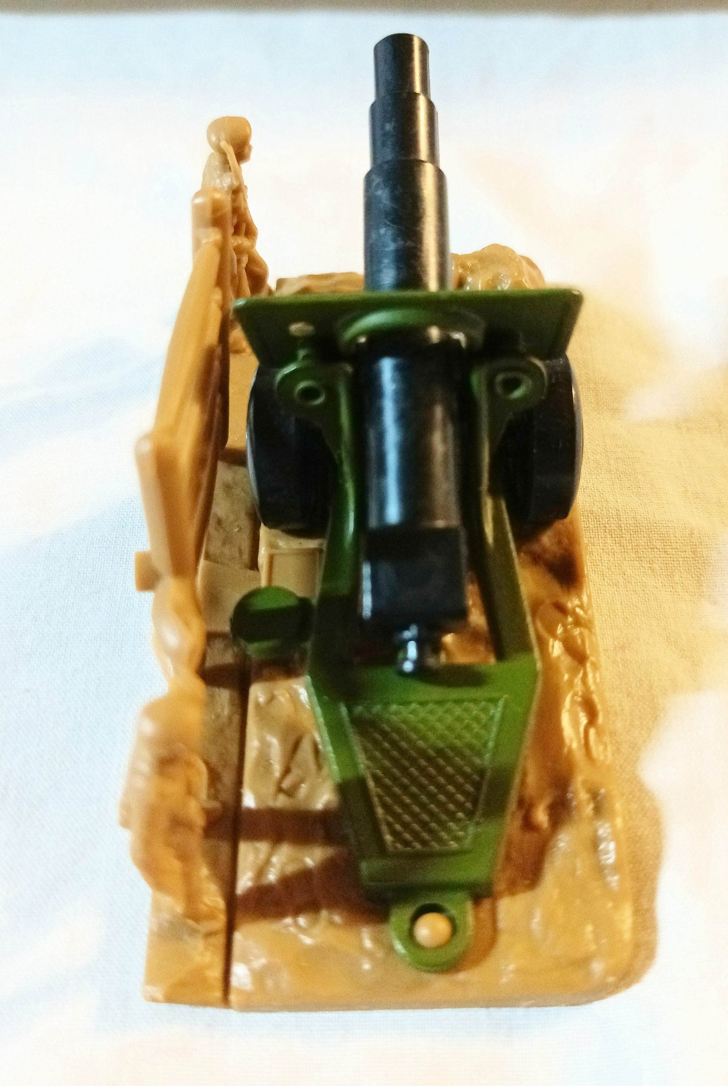 Lesney Matchbox 32 Field Gun w/Soldiers Diorama England 1978 - TulipStuff