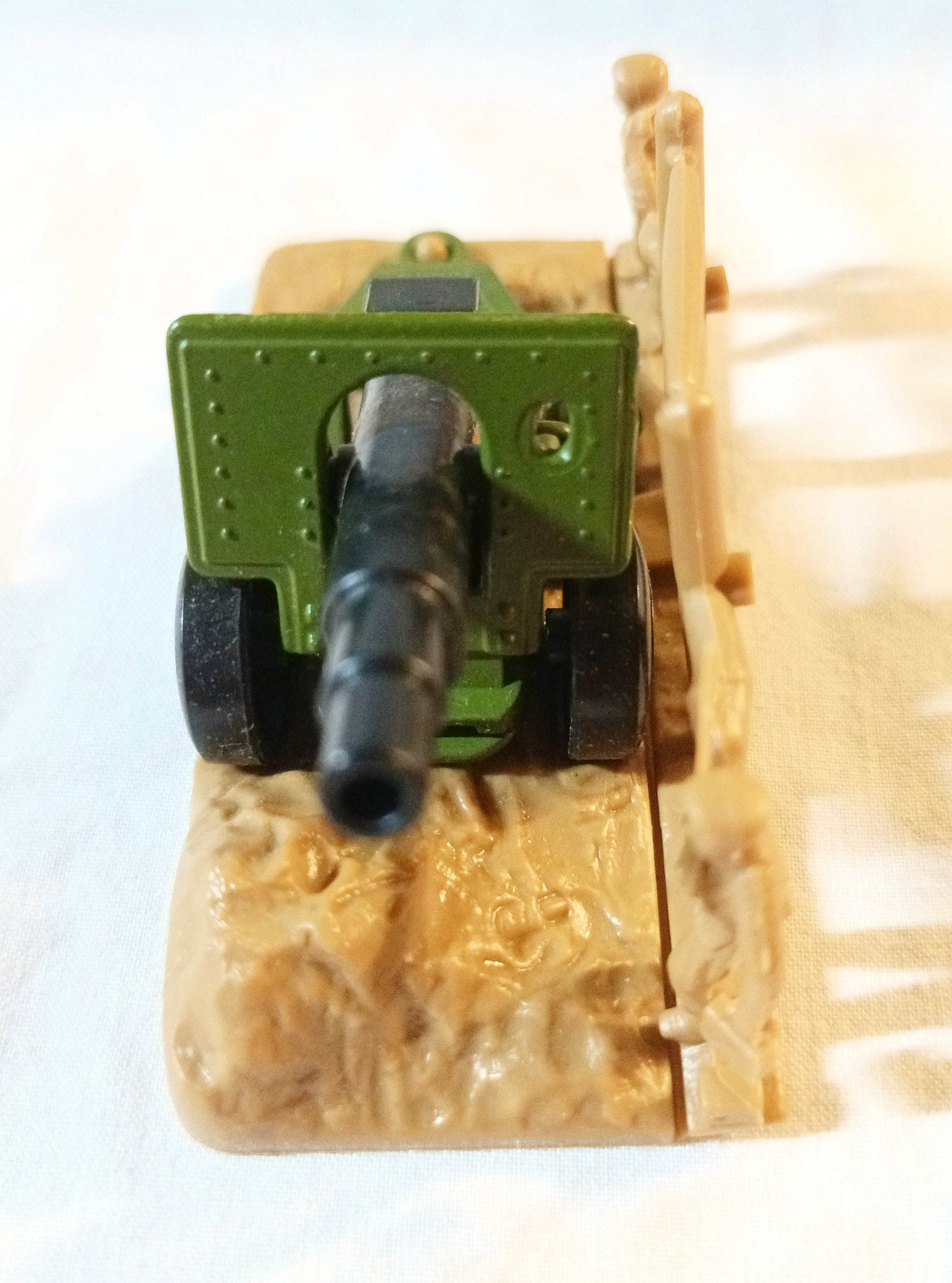 Lesney Matchbox 32 Field Gun w/Soldiers Diorama England 1978 - TulipStuff