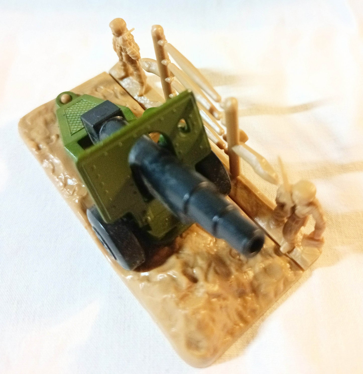 Lesney Matchbox 32 Field Gun w/Soldiers Diorama England 1978 - TulipStuff