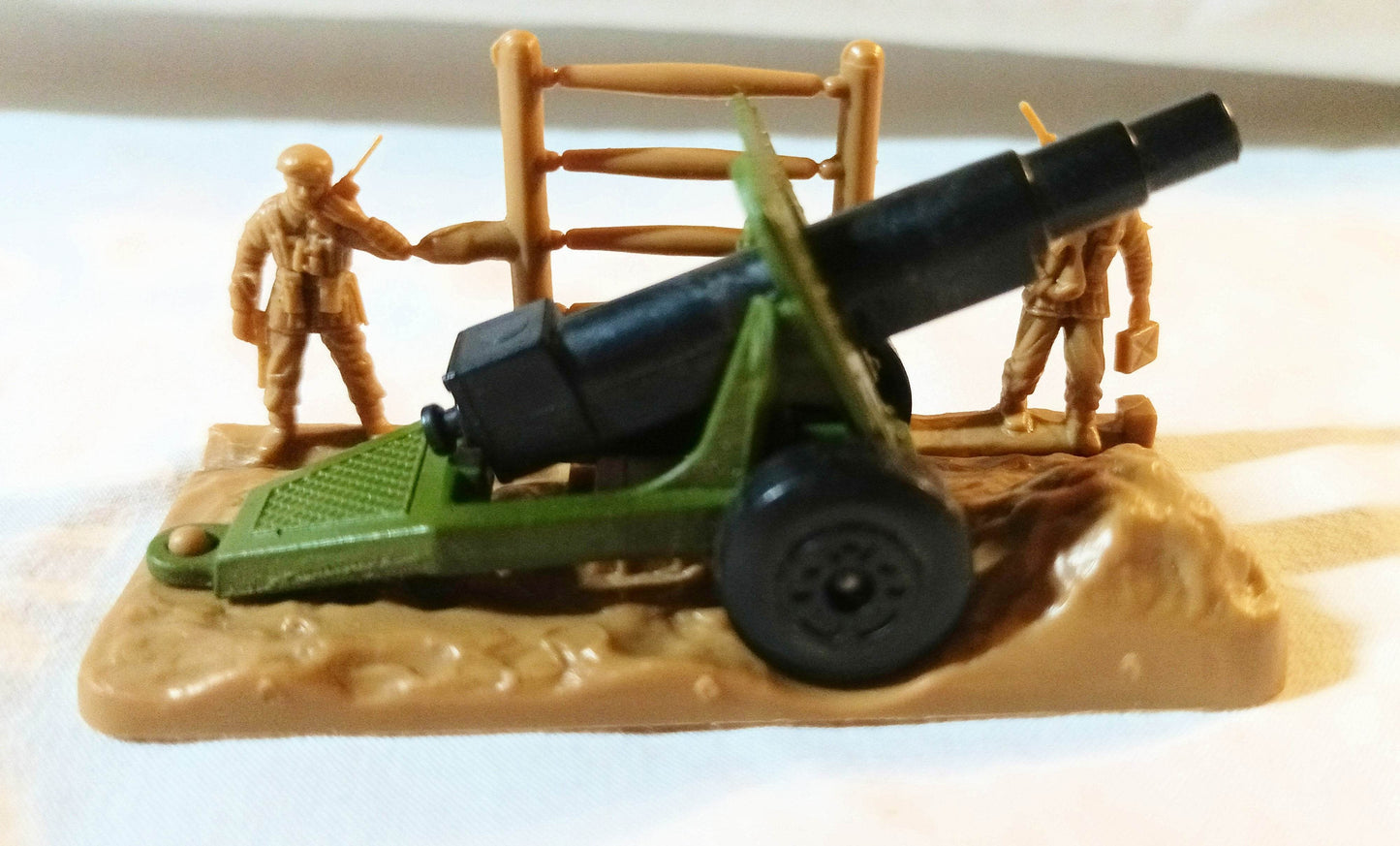 Lesney Matchbox 32 Field Gun w/Soldiers Diorama England 1978 - TulipStuff