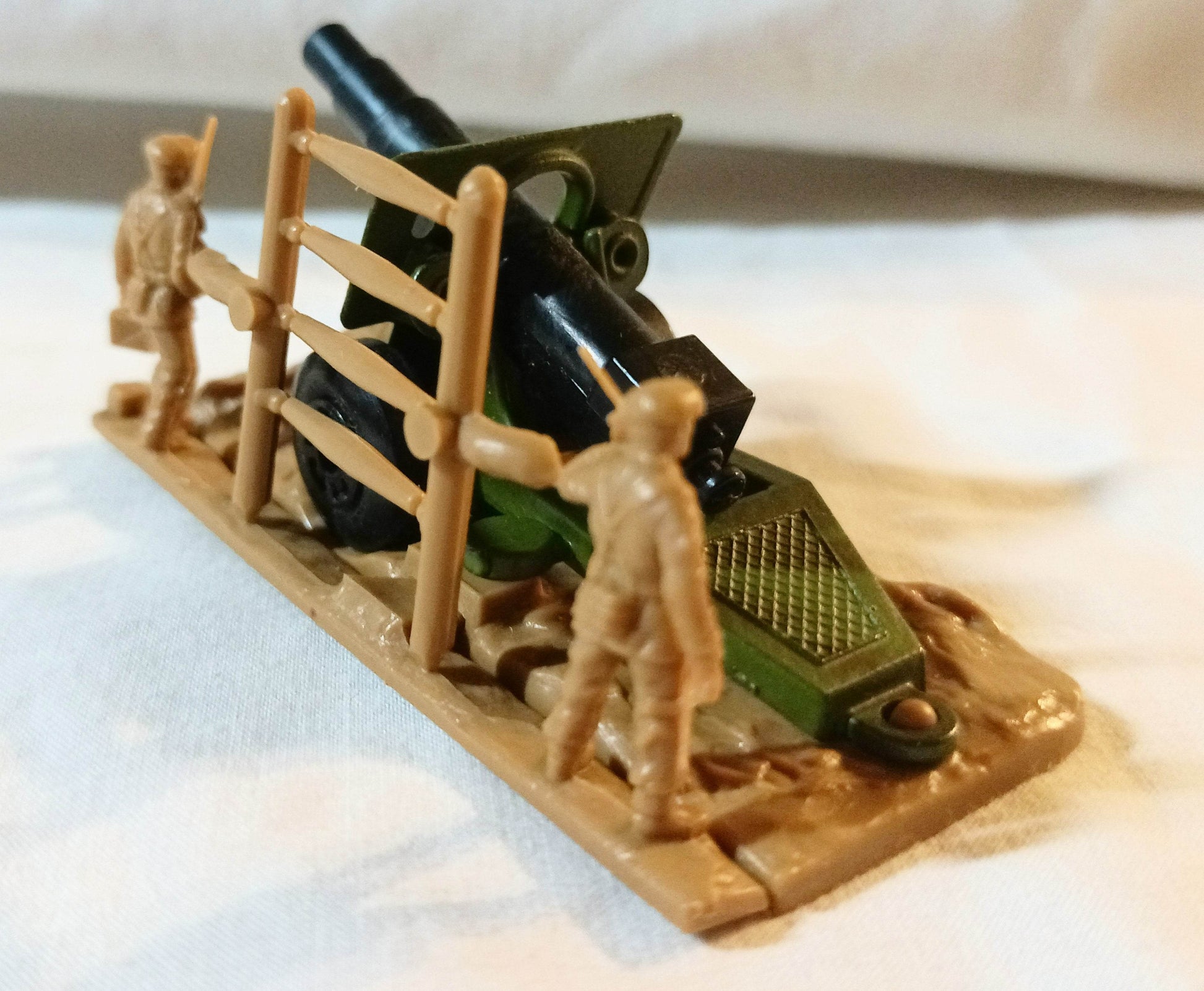 Lesney Matchbox 32 Field Gun w/Soldiers Diorama England 1978 - TulipStuff