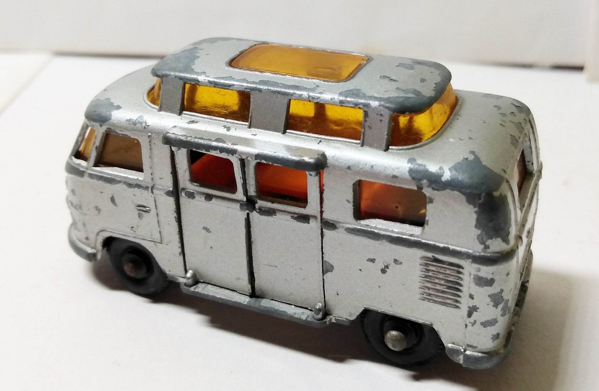 Lesney Matchbox 34 Volkswagen Camper England 1967 high roof - TulipStuff