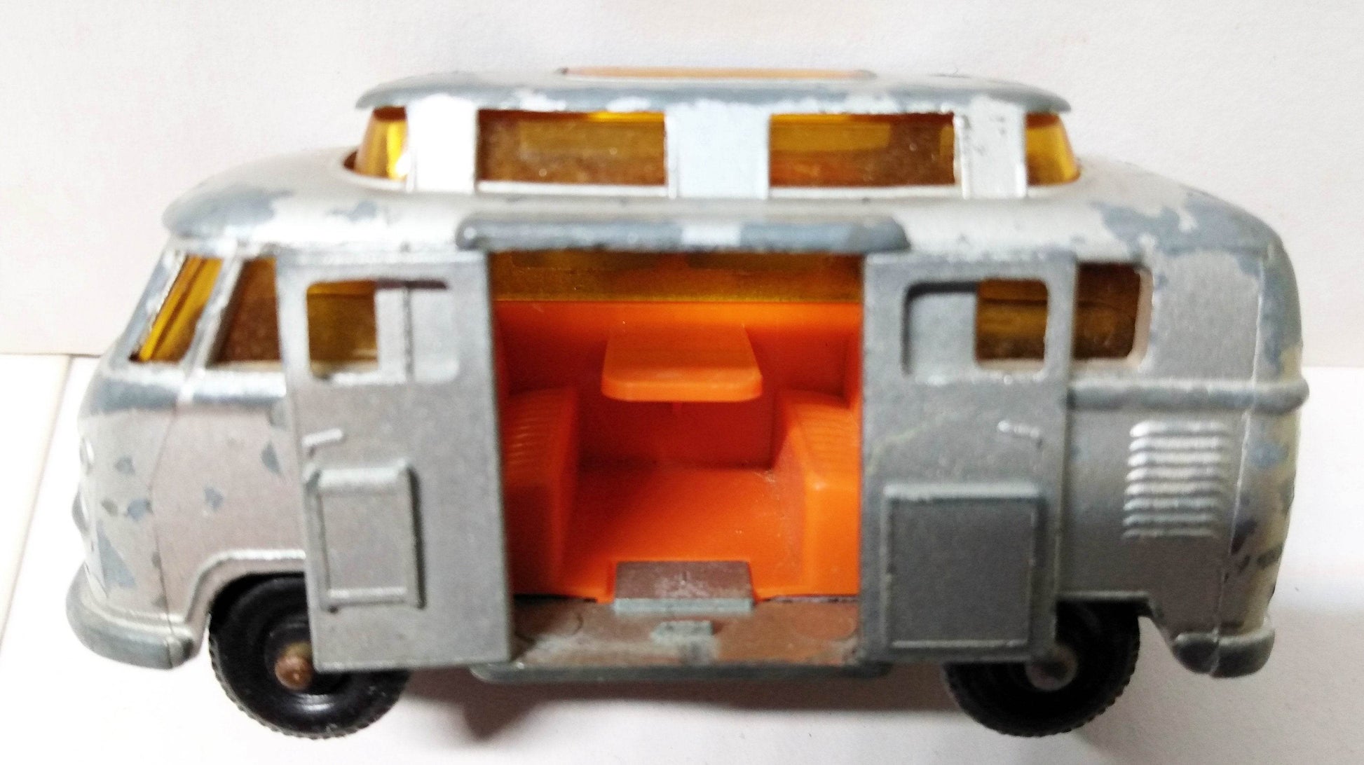 Lesney Matchbox 34 Volkswagen Camper England 1967 high roof - TulipStuff