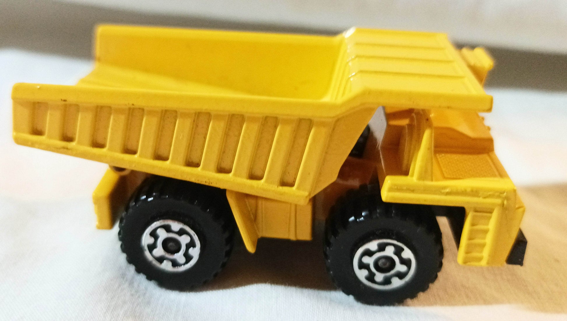 Lesney Matchbox 58 Faun Dump Truck Superfast England 1976 - TulipStuff