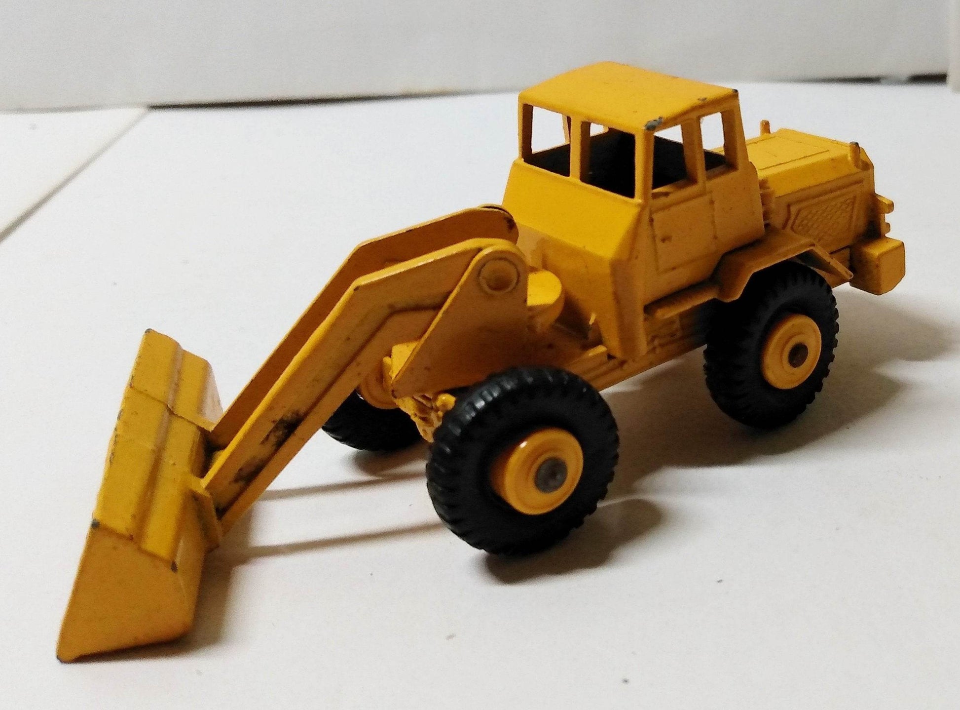 Lesney Matchbox 69 Hatra Tractor Shovel Construction Toy England 1965 - TulipStuff
