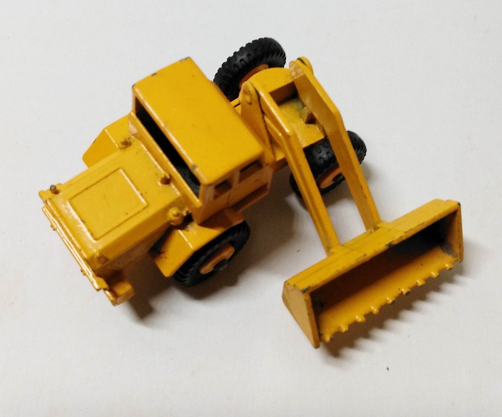 Lesney Matchbox 69 Hatra Tractor Shovel Construction Toy England 1965 - TulipStuff