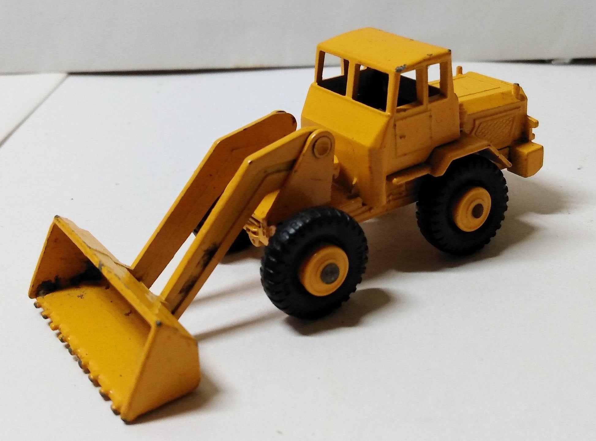 Lesney Matchbox 69 Hatra Tractor Shovel Construction Toy England 1965 - TulipStuff