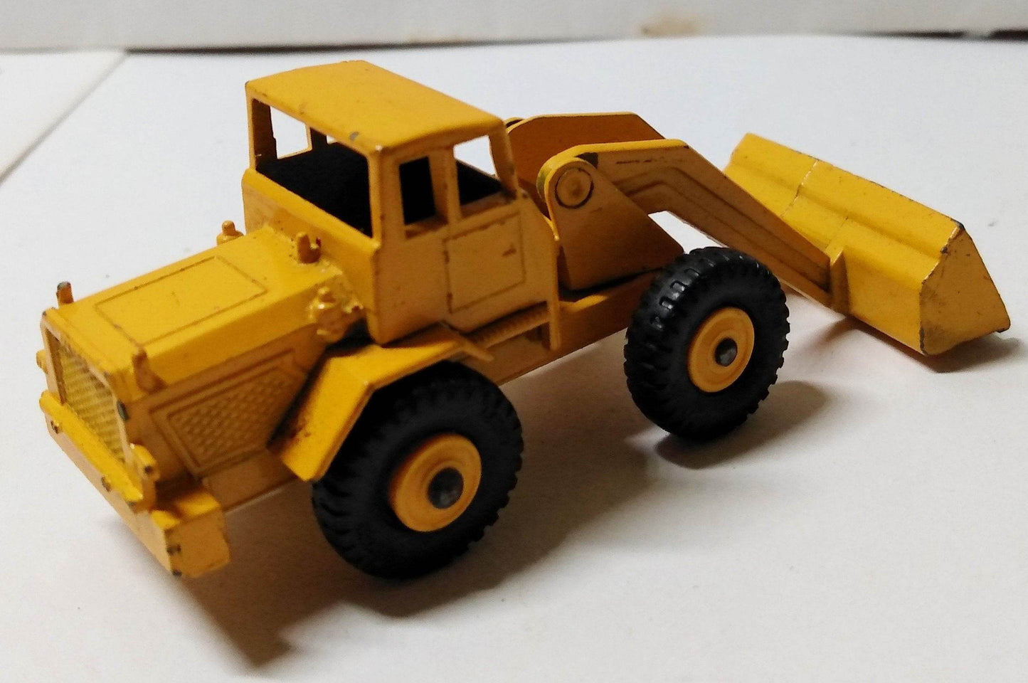Lesney Matchbox 69 Hatra Tractor Shovel Construction Toy England 1965 - TulipStuff