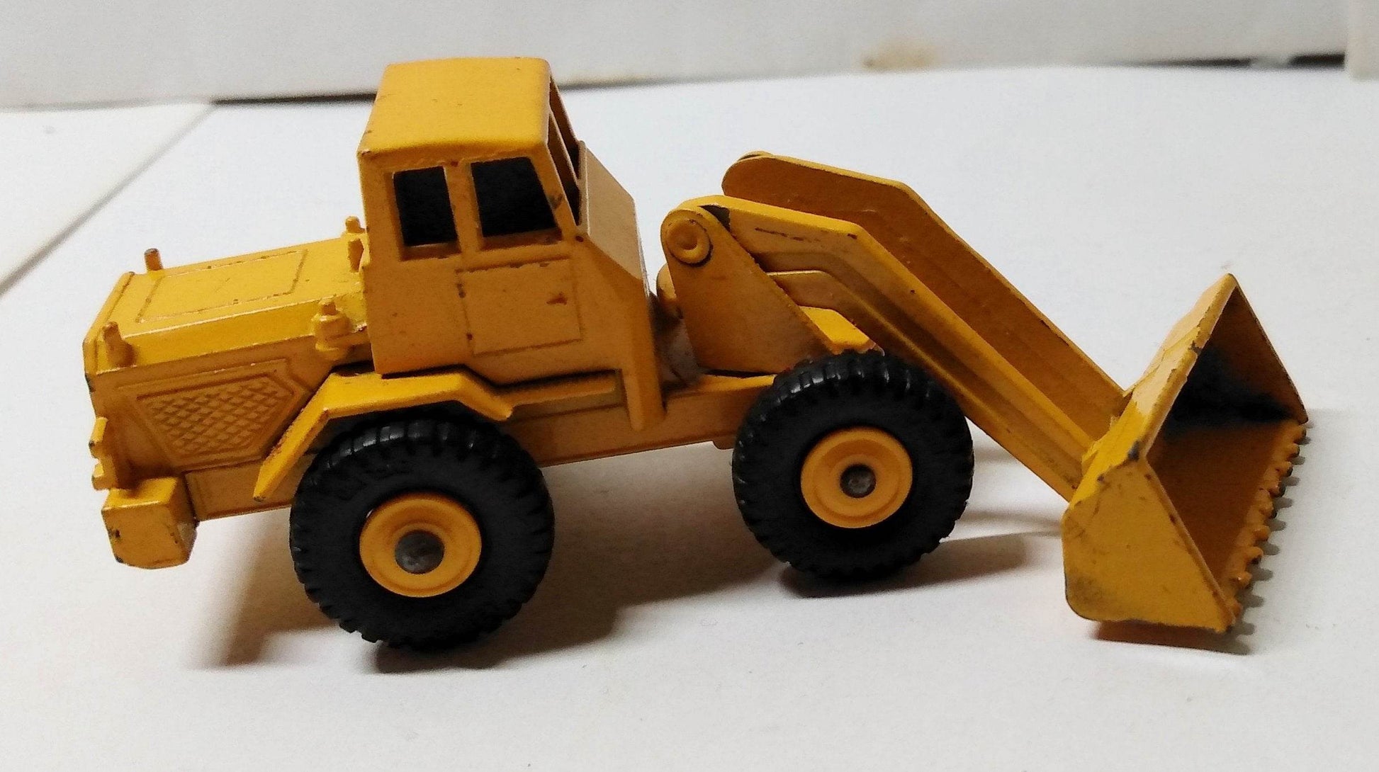 Lesney Matchbox 69 Hatra Tractor Shovel Construction Toy England 1965 - TulipStuff