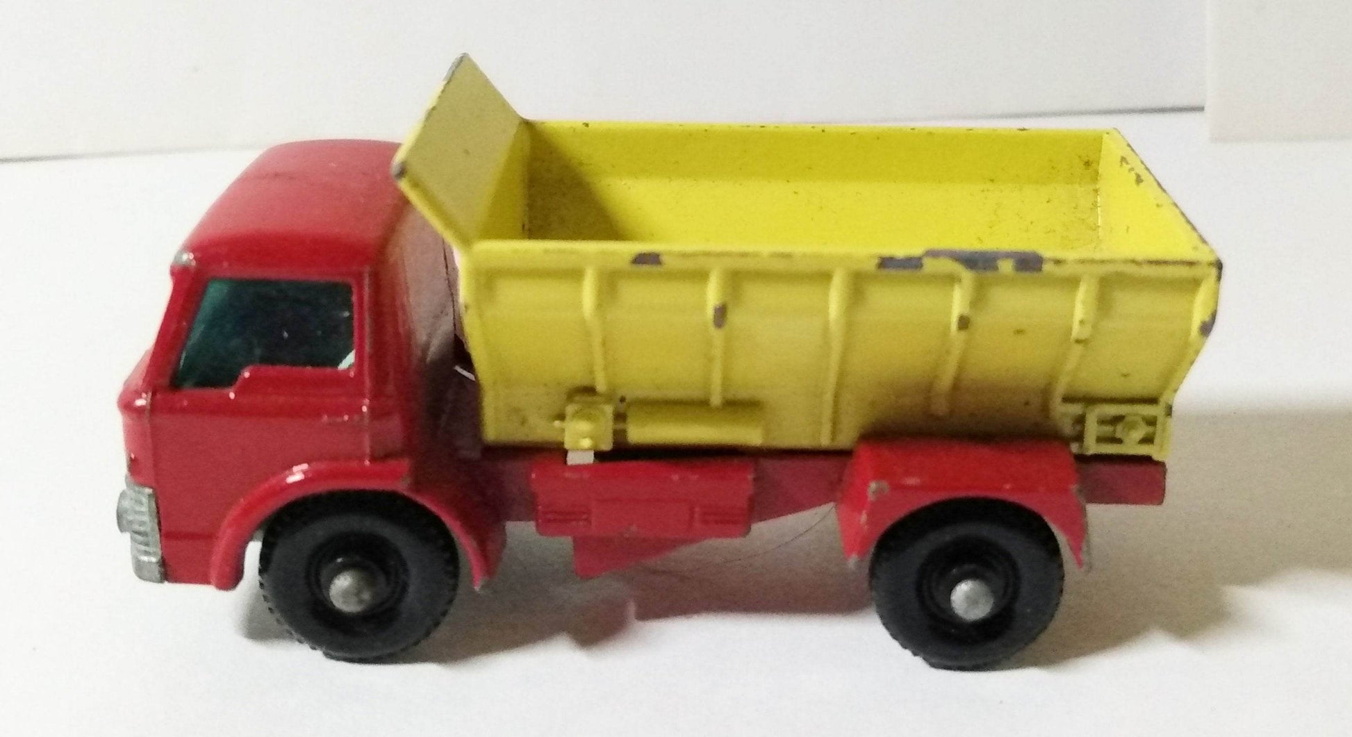 Lesney Matchbox 70 Ford Grit Spreading Truck England 1966 - TulipStuff
