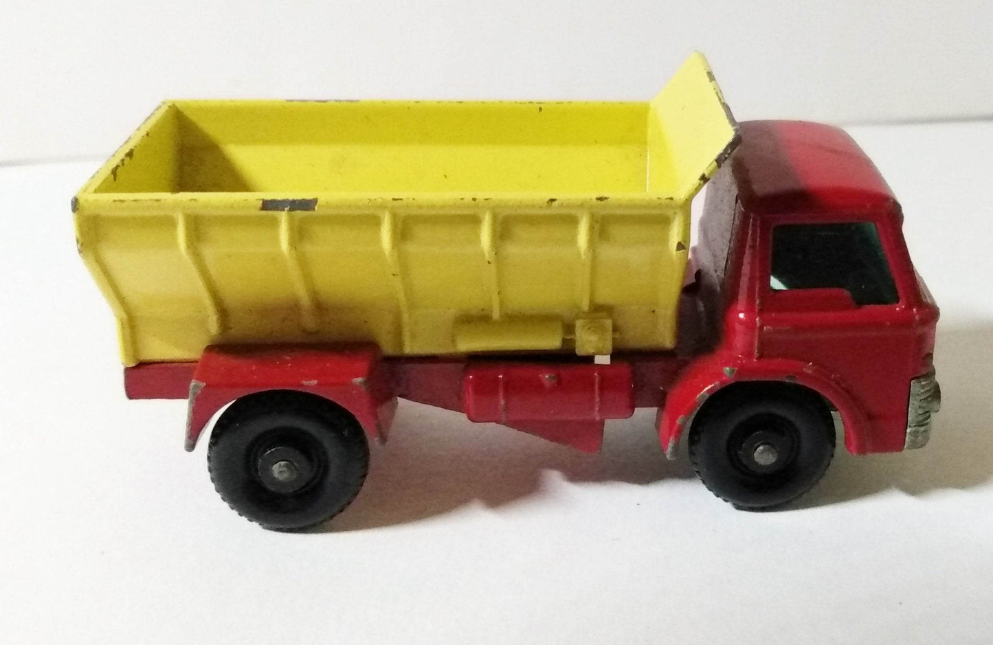 Lesney Matchbox 70 Ford Grit Spreading Truck England 1966 - TulipStuff