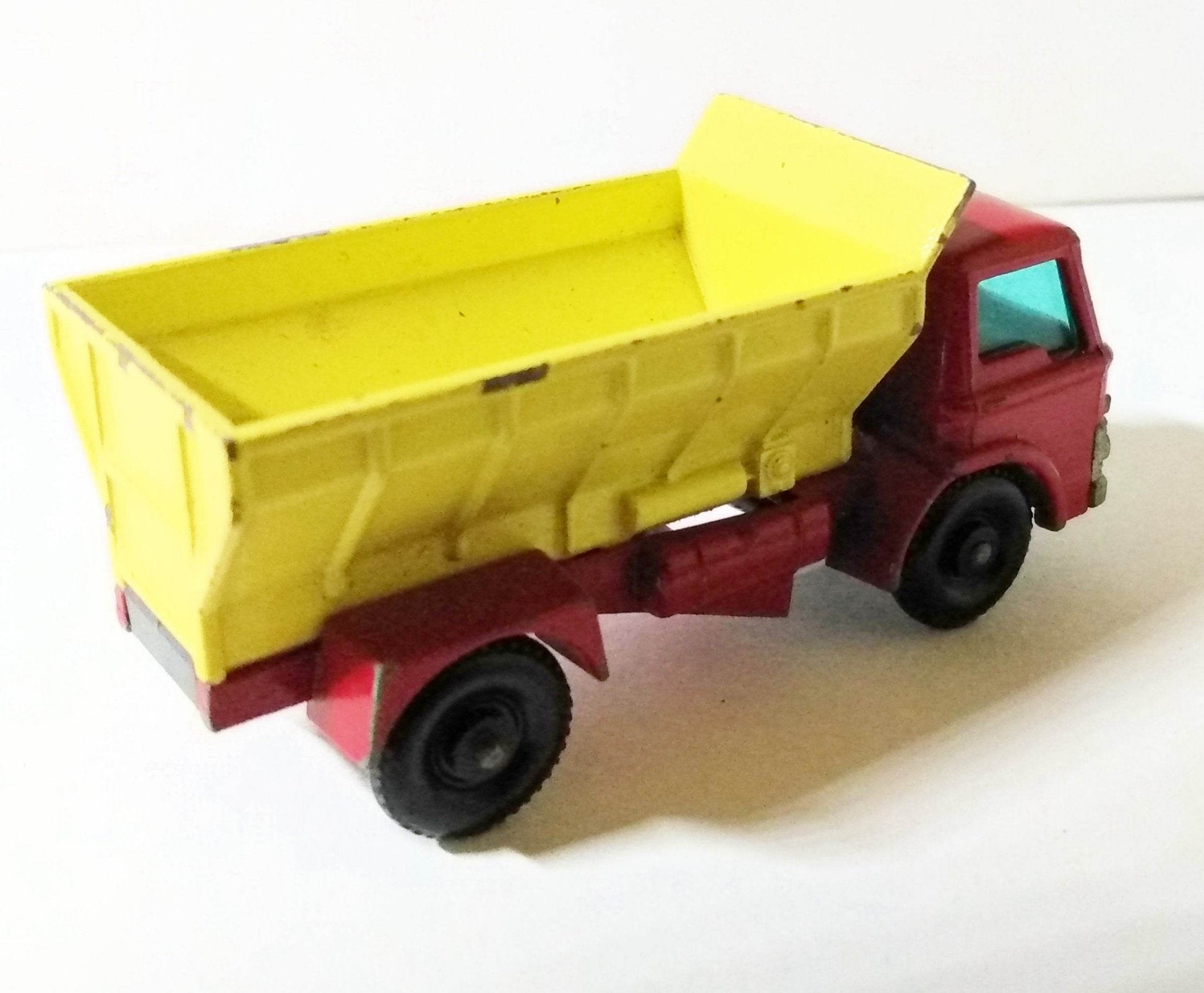 Lesney Matchbox 70 Ford Grit Spreading Truck England 1966 - TulipStuff
