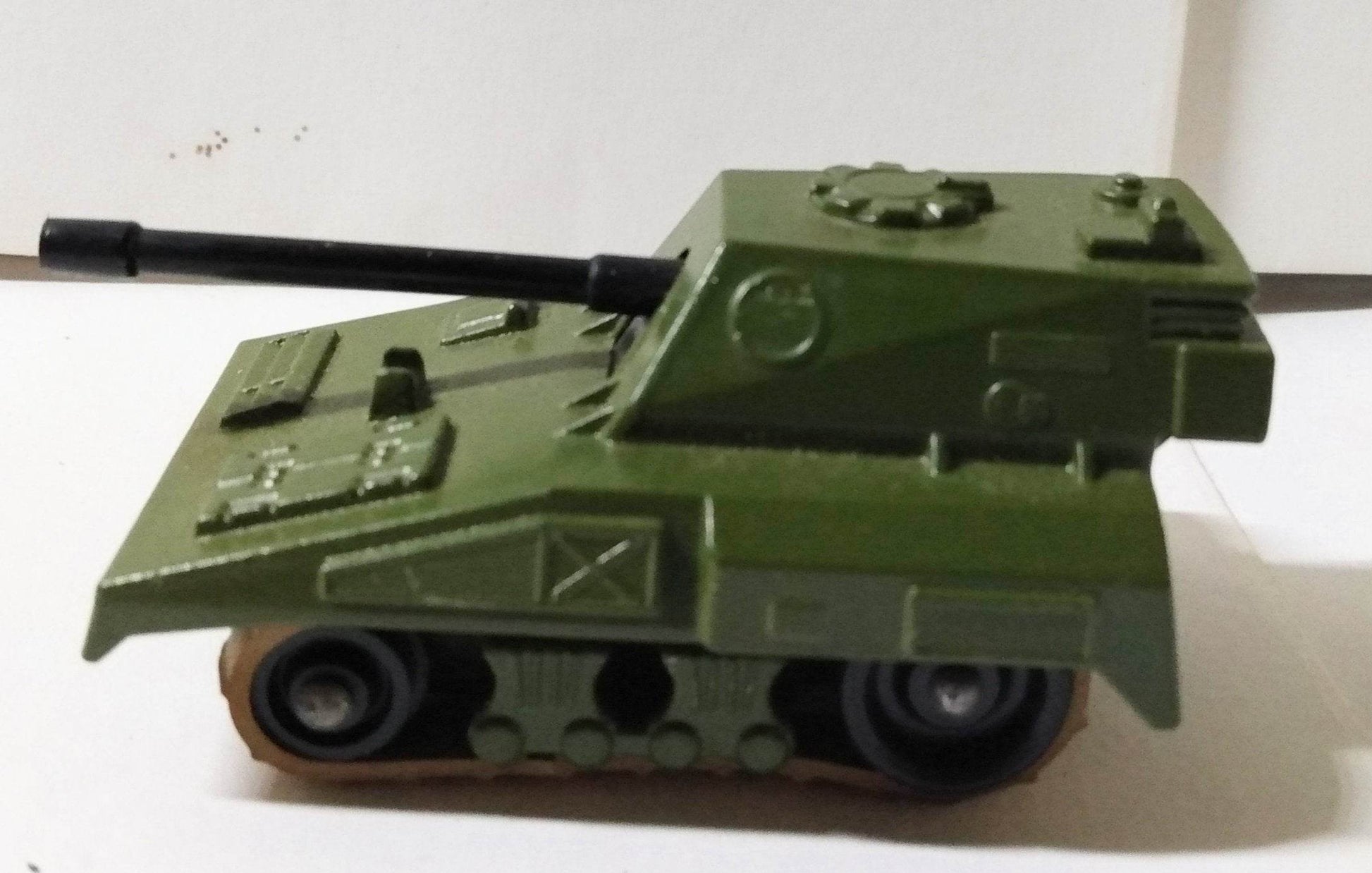 Lesney Matchbox 70 Self Propelled Gun Army Tank England 1976 - TulipStuff