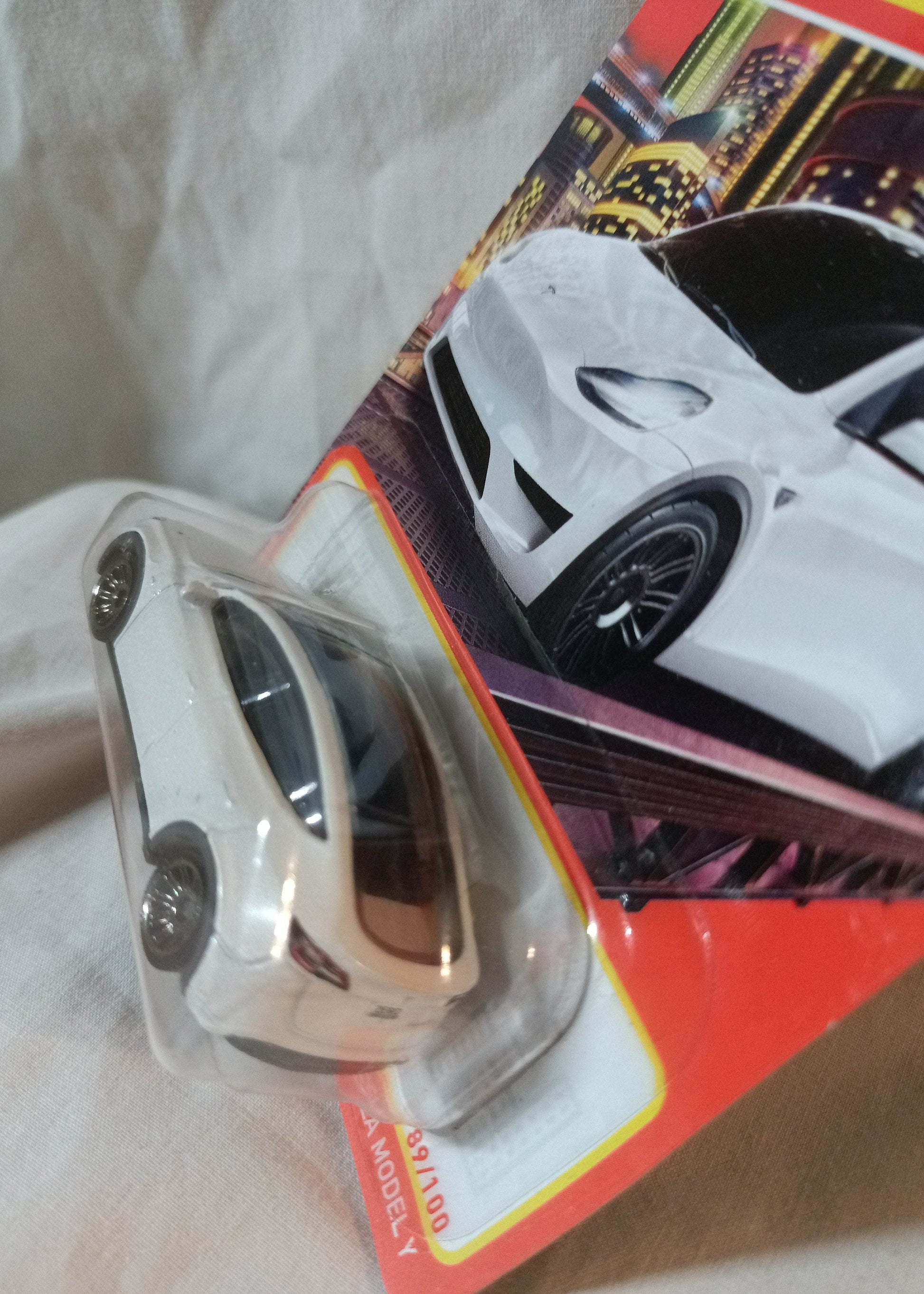 Matchbox 2023 MB89 - 2020 Tesla Model Y SUV MBX Metro White - TulipStuff