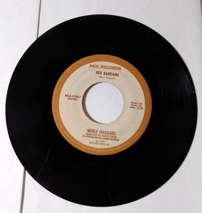 Merle Haggard Red Bandana Country Music 7" Vinyl Record MCA 1979 - TulipStuff
