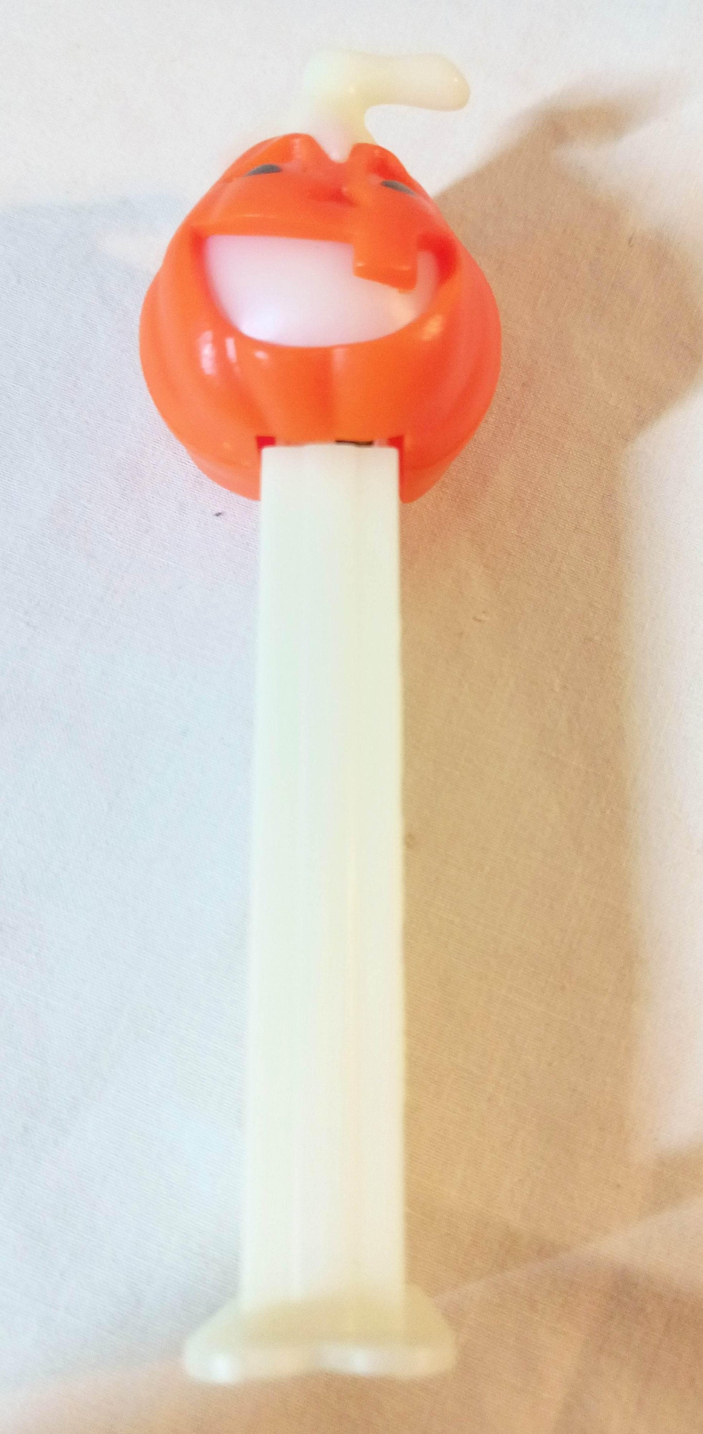 Pez Pumpkin Glow In The Dark Candy Dispenser Hungary 2003 - TulipStuff