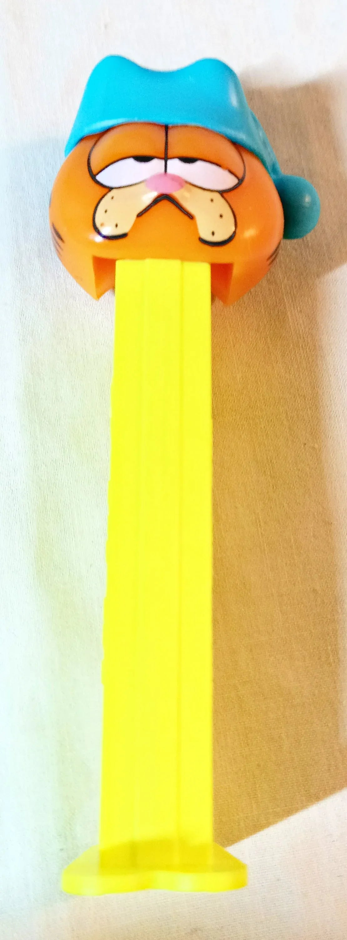 Pez Sleepy Garfield with Nightcap Candy Dispenser Hungary 1998 - TulipStuff