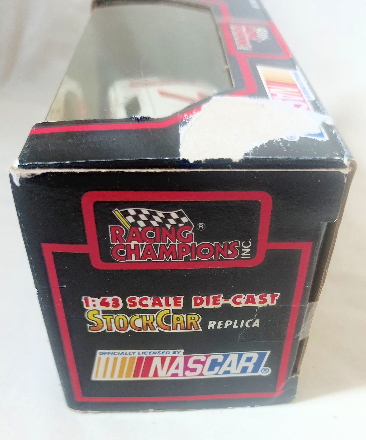 Racing Champions 1992 Alan Kulwicki #7 Hooters Restaurants NASCAR 1:43 - TulipStuff