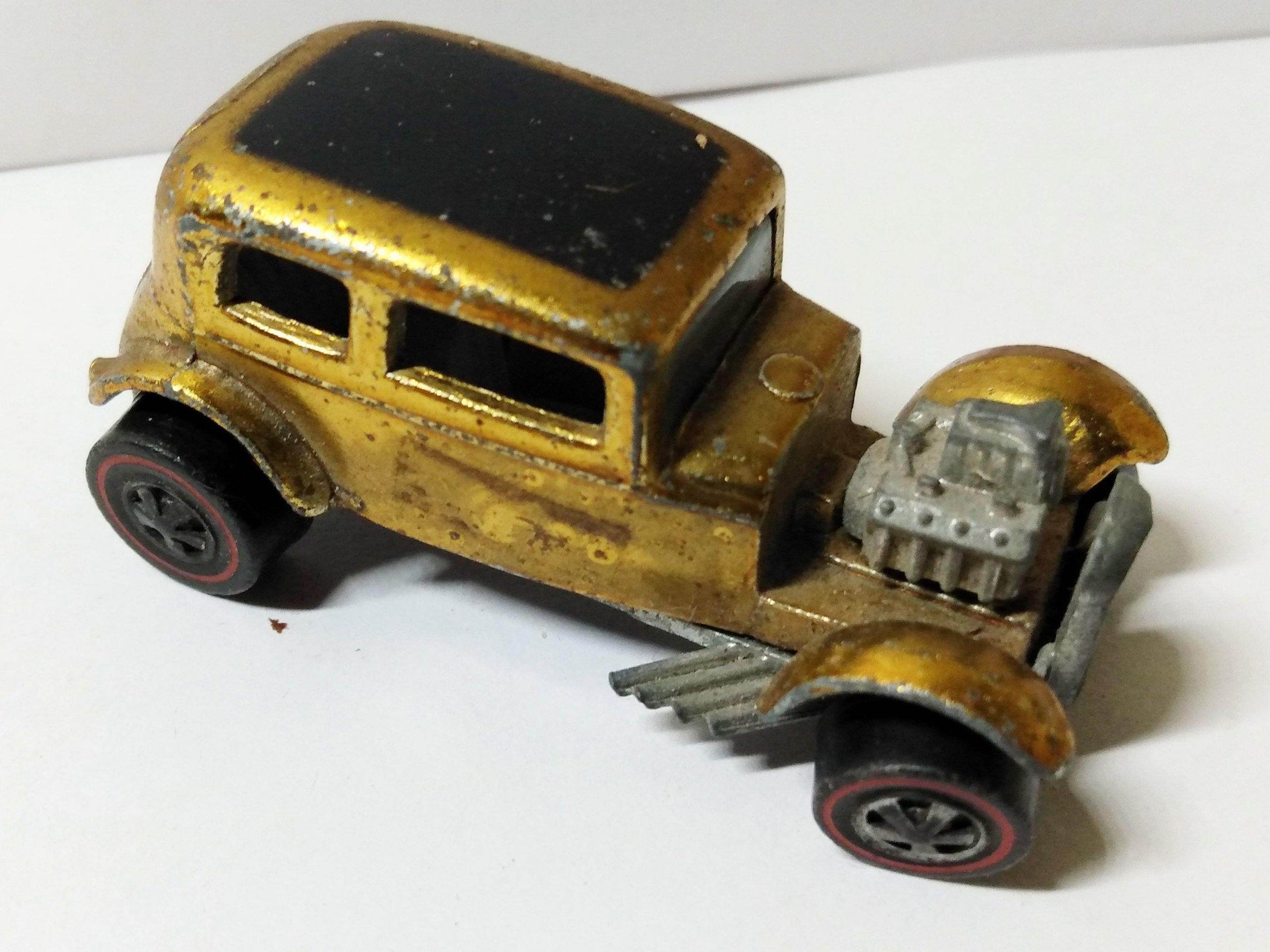 Hot Wheels Redline 6250 Classic '32 Ford Vichy Gold USA 1968 - TulipStuff