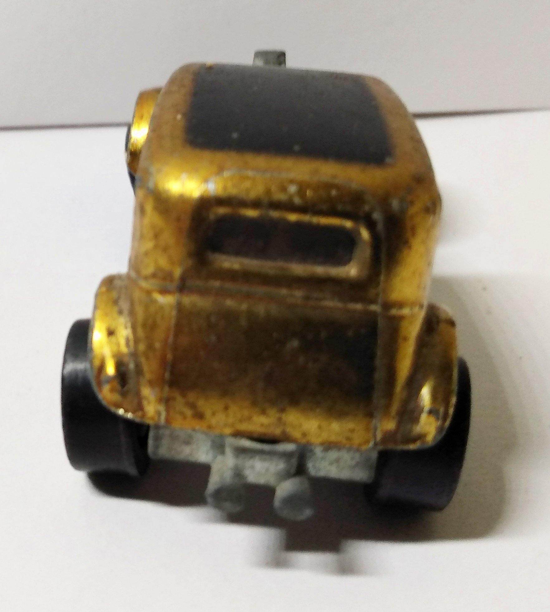 Hot Wheels Redline 6250 Classic '32 Ford Vichy Gold USA 1968 - TulipStuff