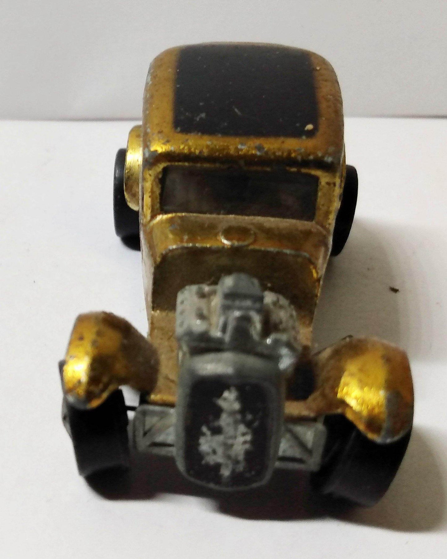 Hot Wheels Redline 6250 Classic '32 Ford Vichy Gold USA 1968 - TulipStuff