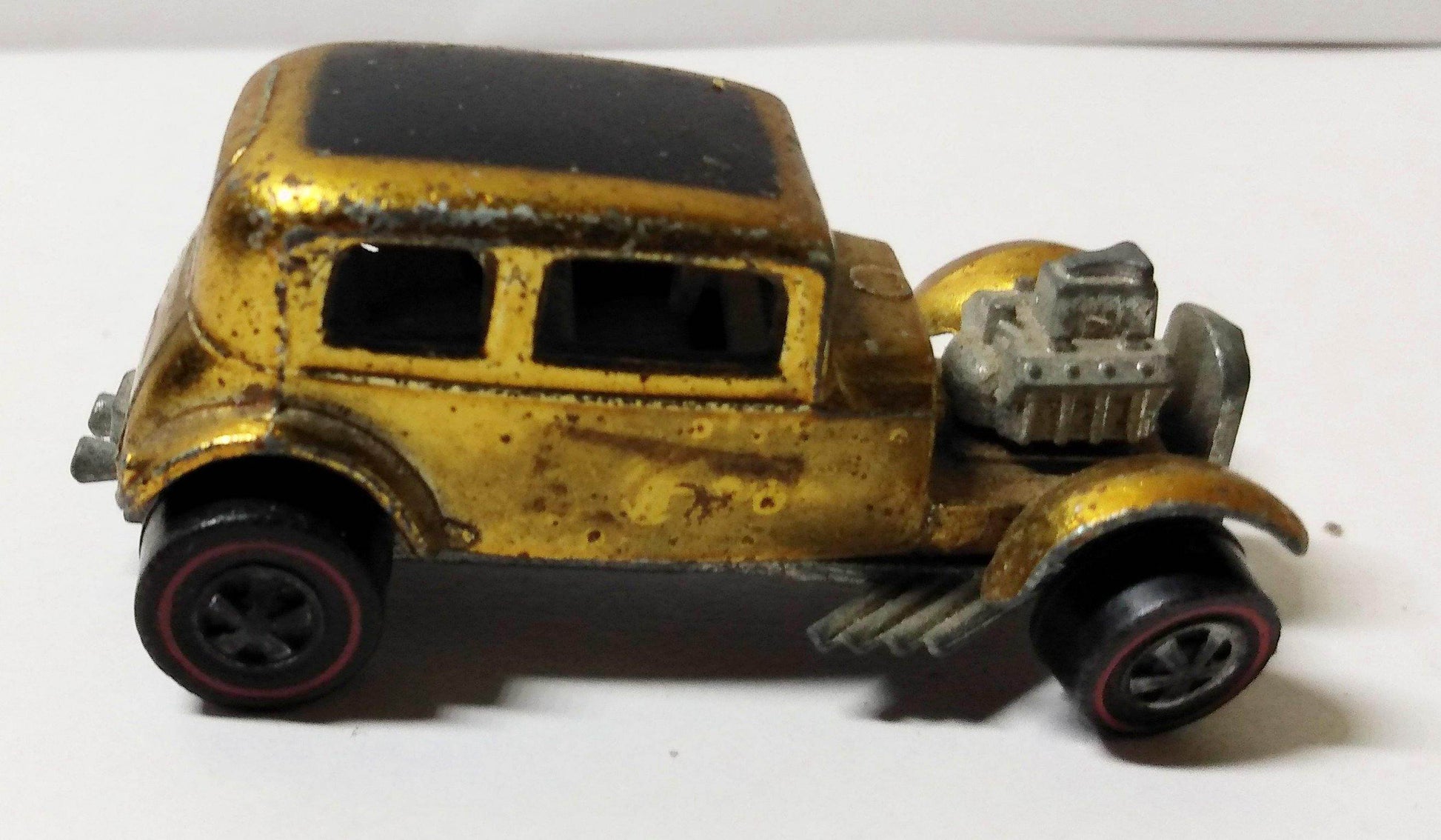 Hot Wheels Redline 6250 Classic '32 Ford Vichy Gold USA 1968 - TulipStuff