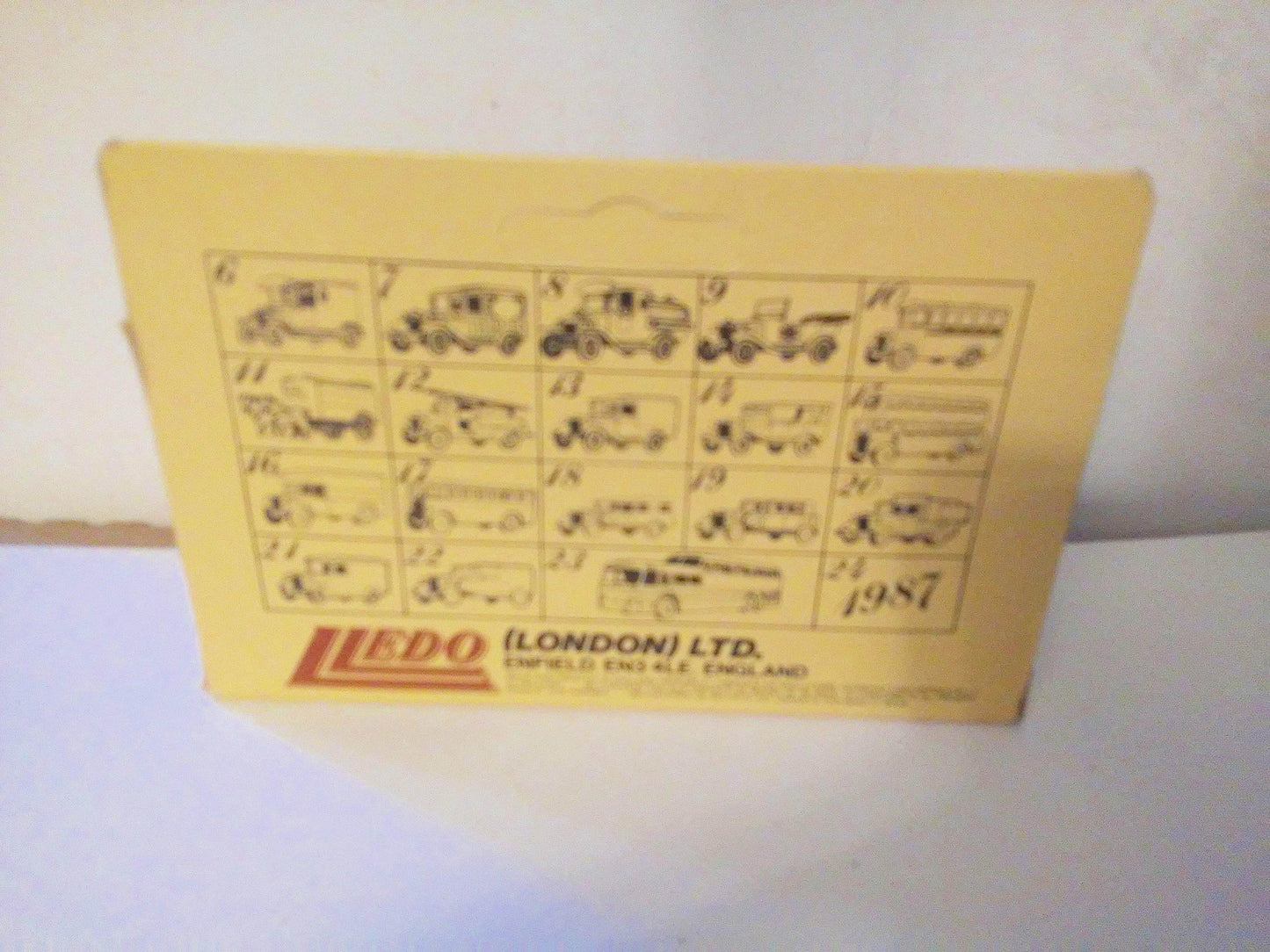 Lledo Days Gone DG22 Whitman's Sampler 1933 Packard Town Van Diecast Metal Made in England 1987 - TulipStuff