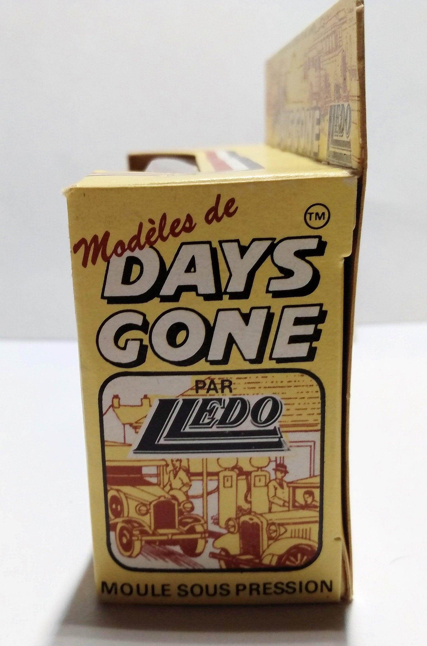 Lledo Days Gone DG22 FTD 1933 Packard Town Van Say It With Flowers - TulipStuff