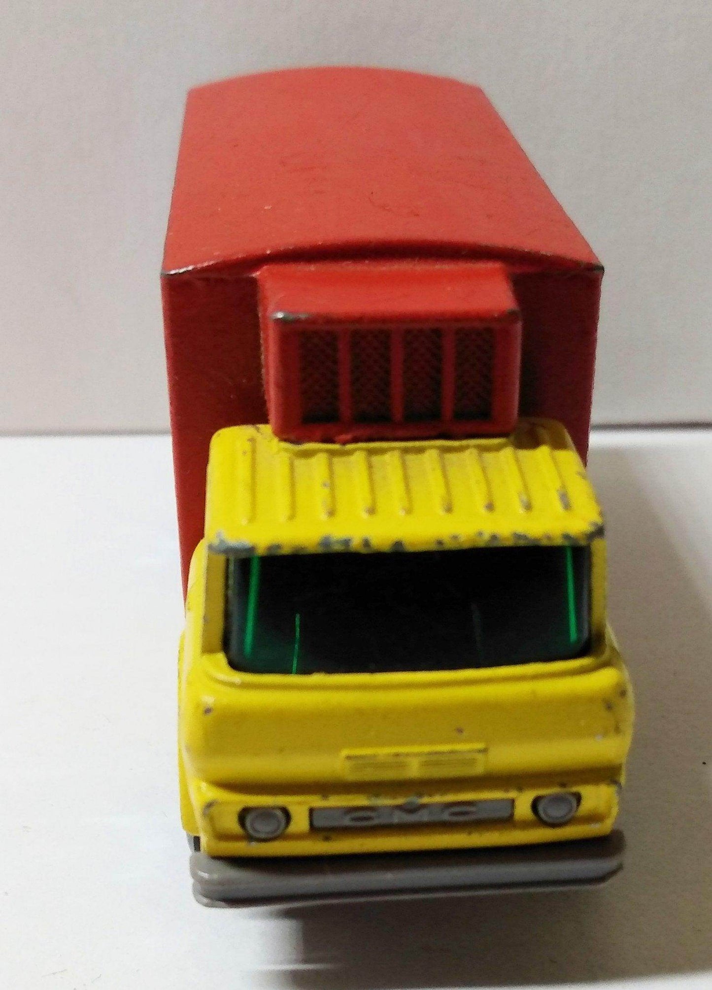 Lesney Matchbox 44 GMC Refrigerator Truck Superfast England 1970 - TulipStuff
