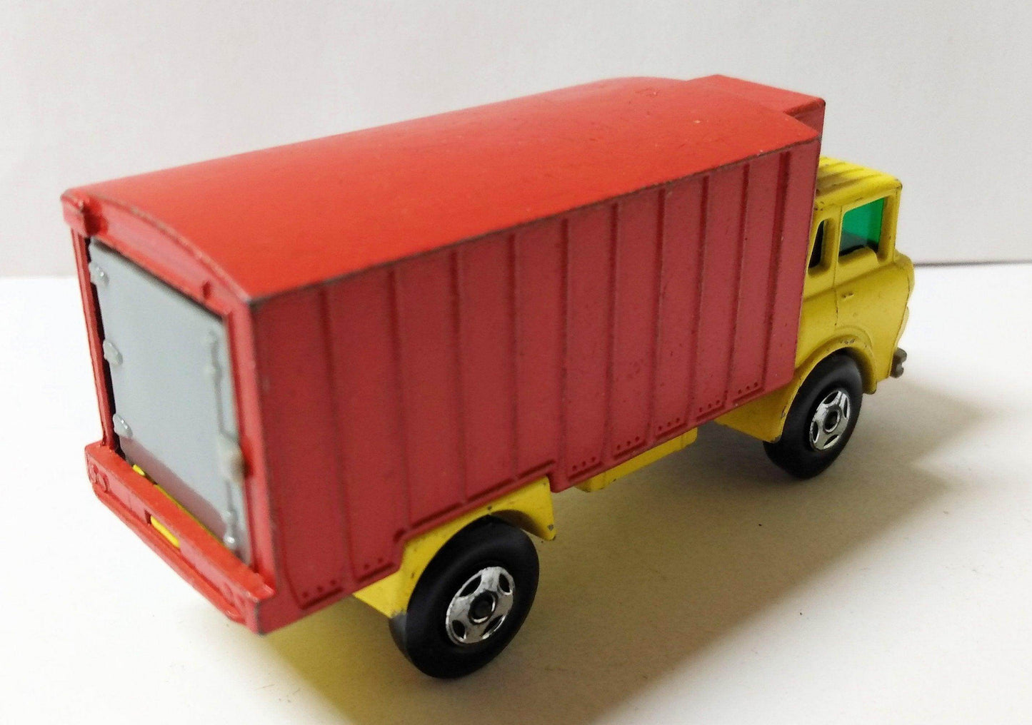 Lesney Matchbox 44 GMC Refrigerator Truck Superfast England 1970 - TulipStuff