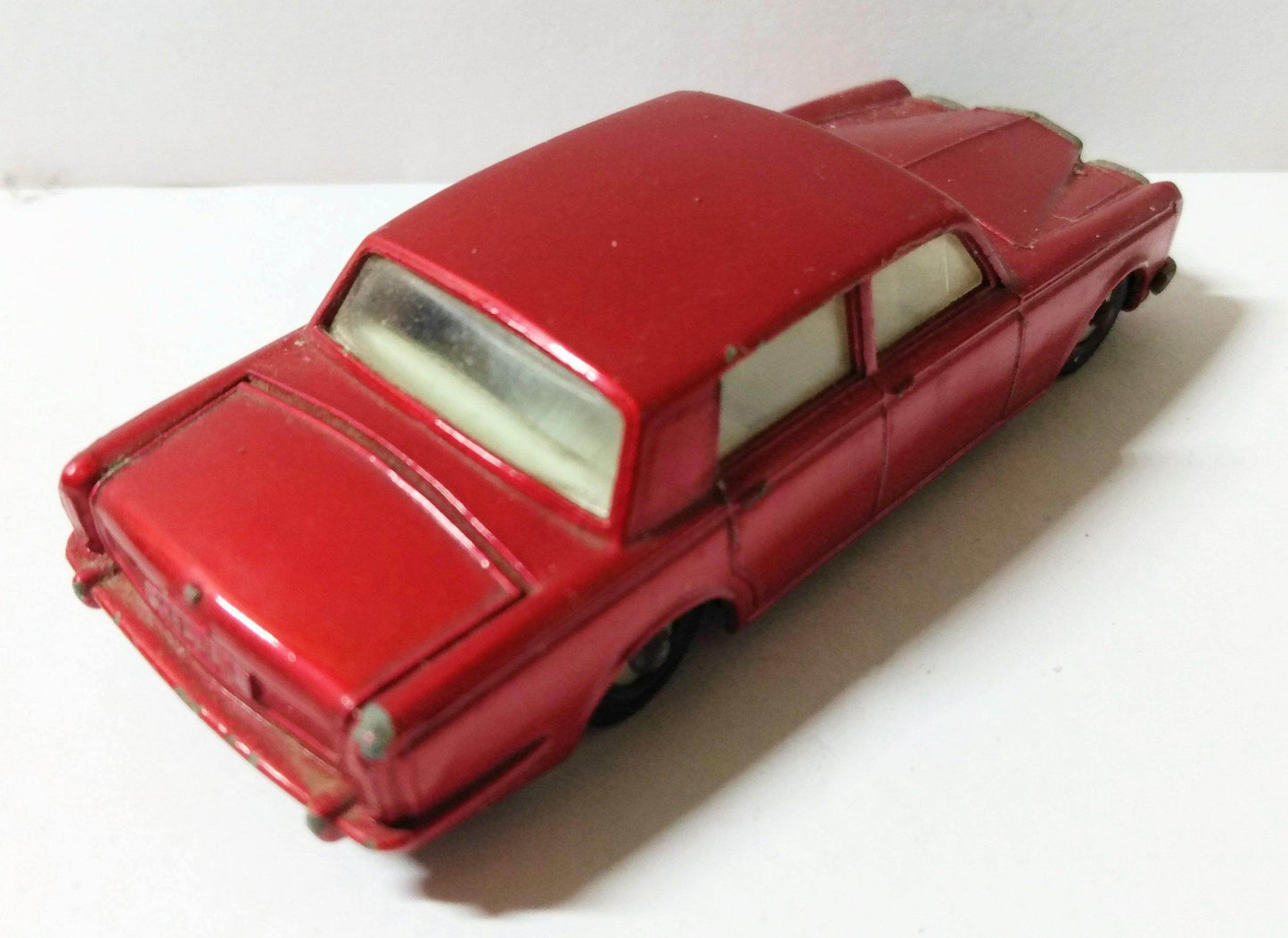 Lesney Matchbox no. 24 Rolls Royce Silver Shadow Made in England 1967 - TulipStuff