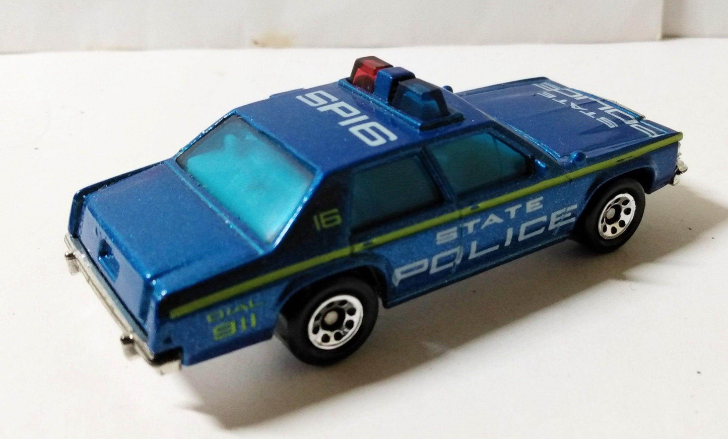 Matchbox 16 Ford LTD State Police Car Diecast Metal 1996 - TulipStuff