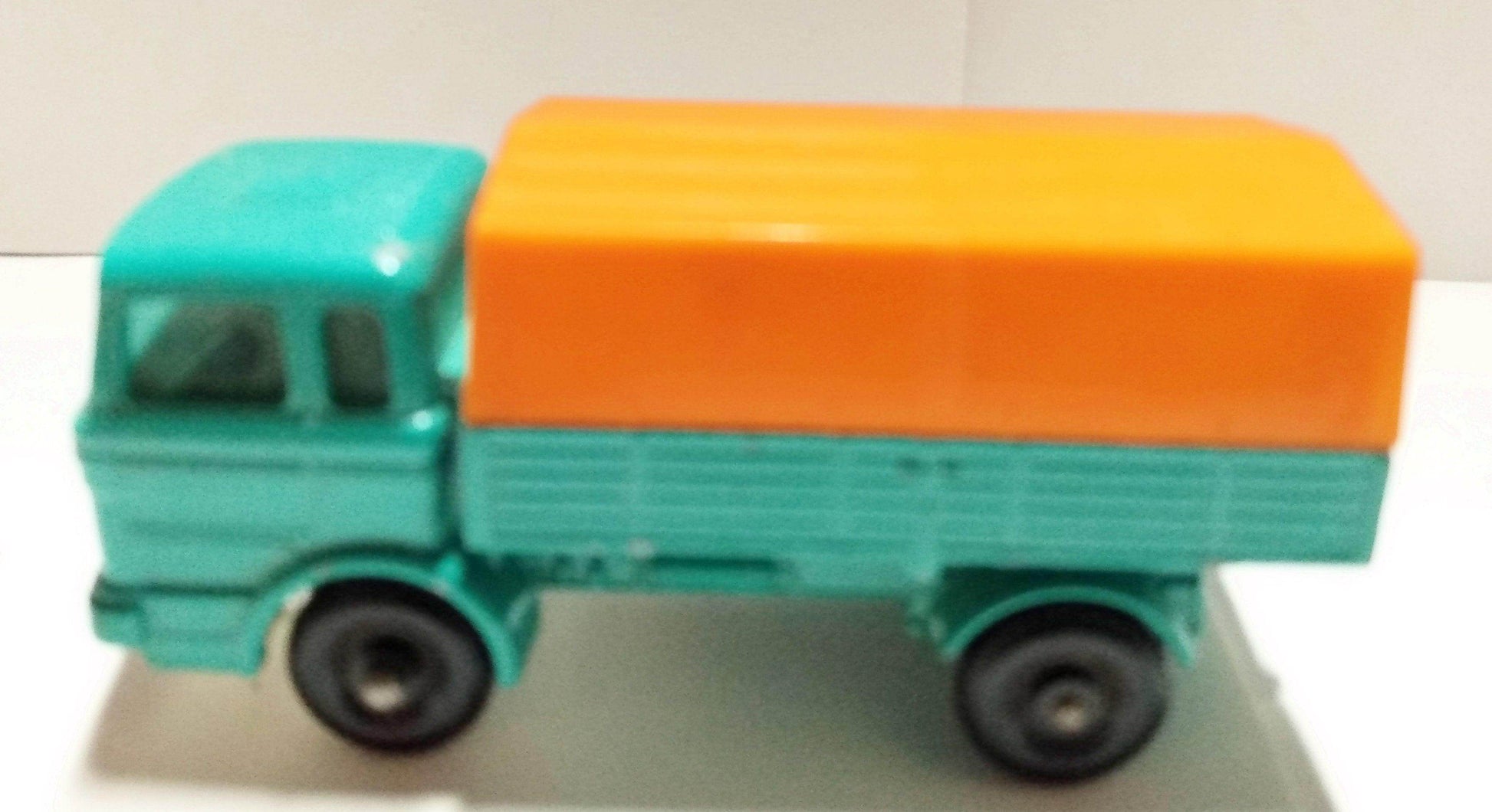 Lesney Matchbox No 1 Mercedes Benz Lorry Truck 1968 England - TulipStuff