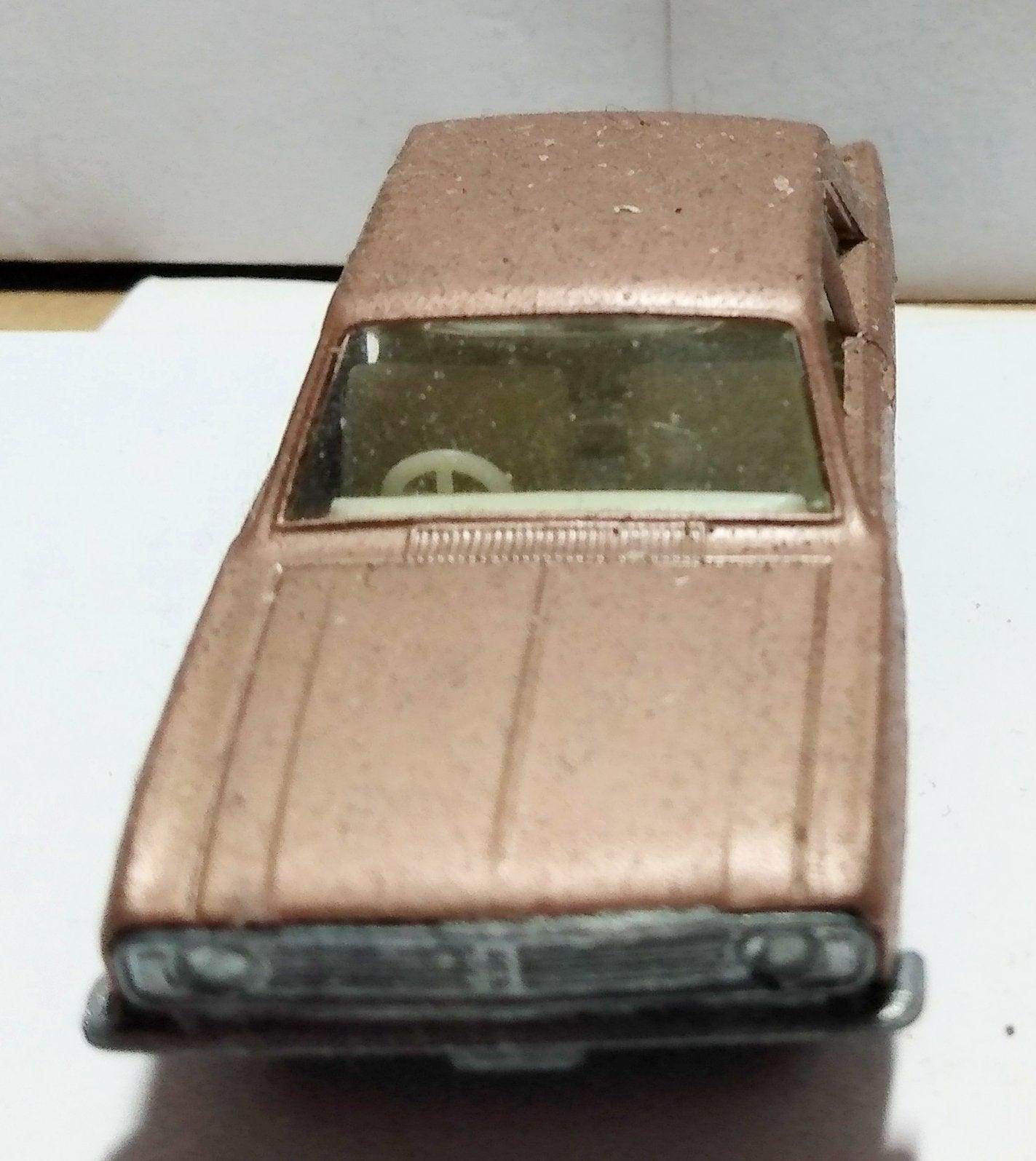 Lesney Matchbox 25 Ford Cortina Mk.II Sedan Diecast Toy England 1968 - TulipStuff