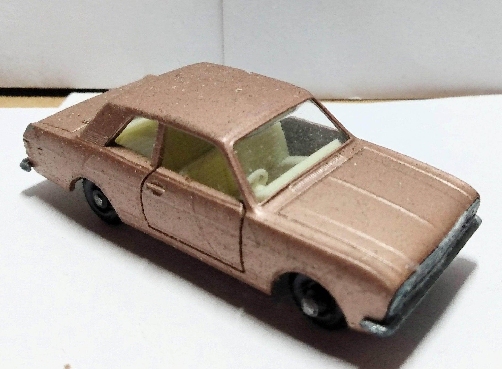 Lesney Matchbox 25 Ford Cortina Mk.II Sedan Diecast Toy England 1968 - TulipStuff