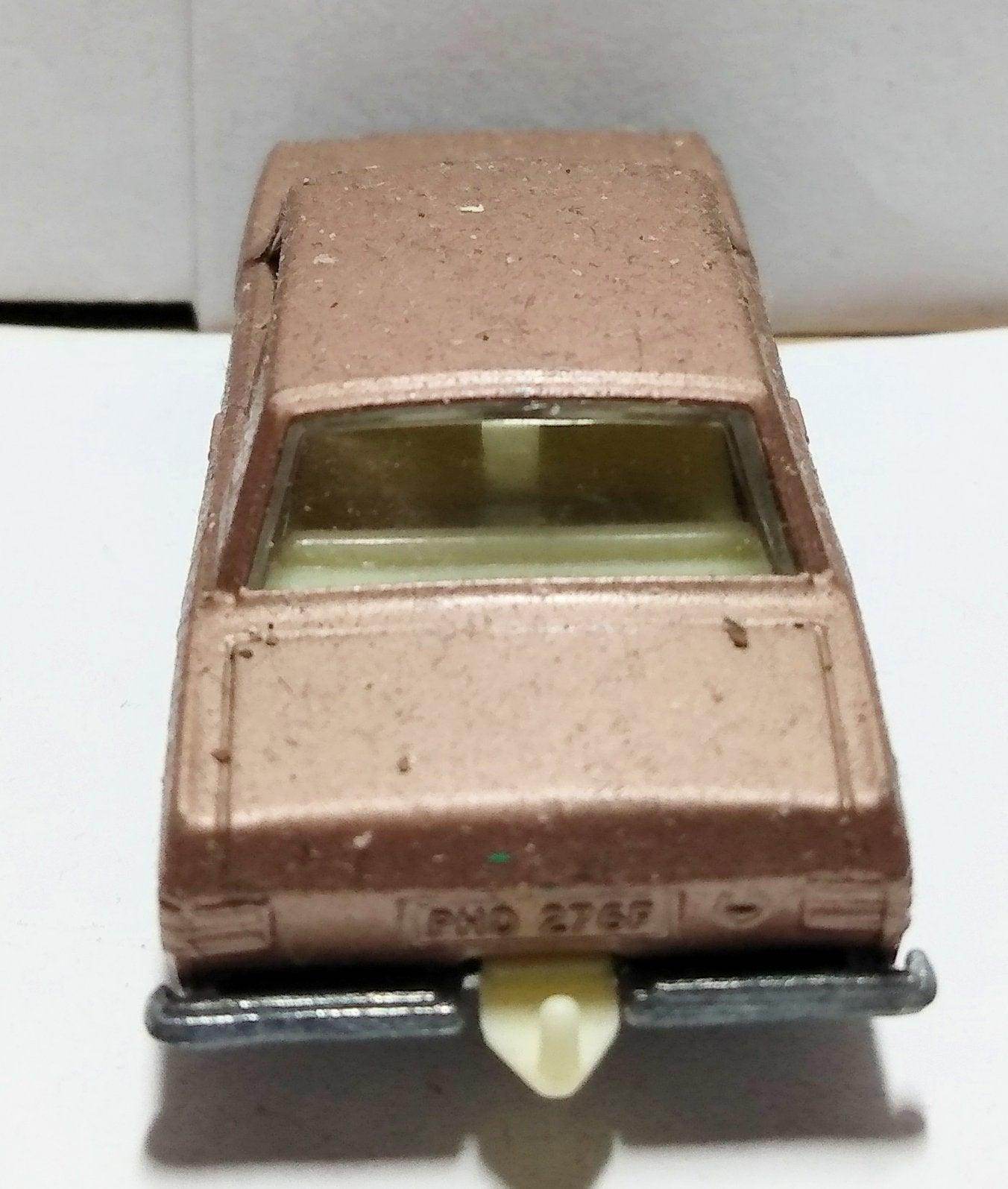 Lesney Matchbox 25 Ford Cortina Mk.II Sedan Diecast Toy England 1968 - TulipStuff