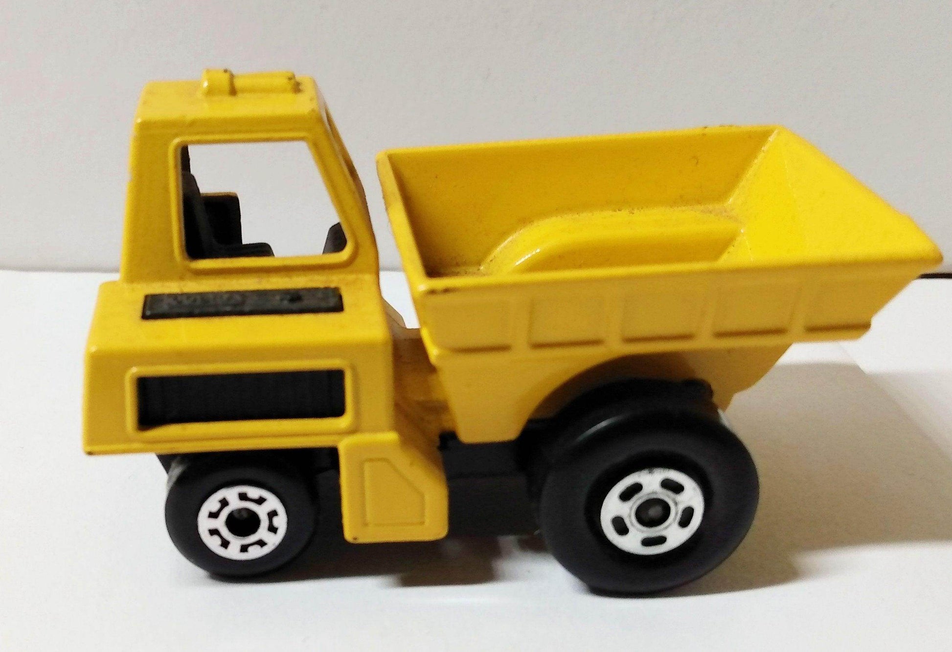 Lesney Matchbox 26 Site Dumper Dump Truck Superfast England 1976 - TulipStuff